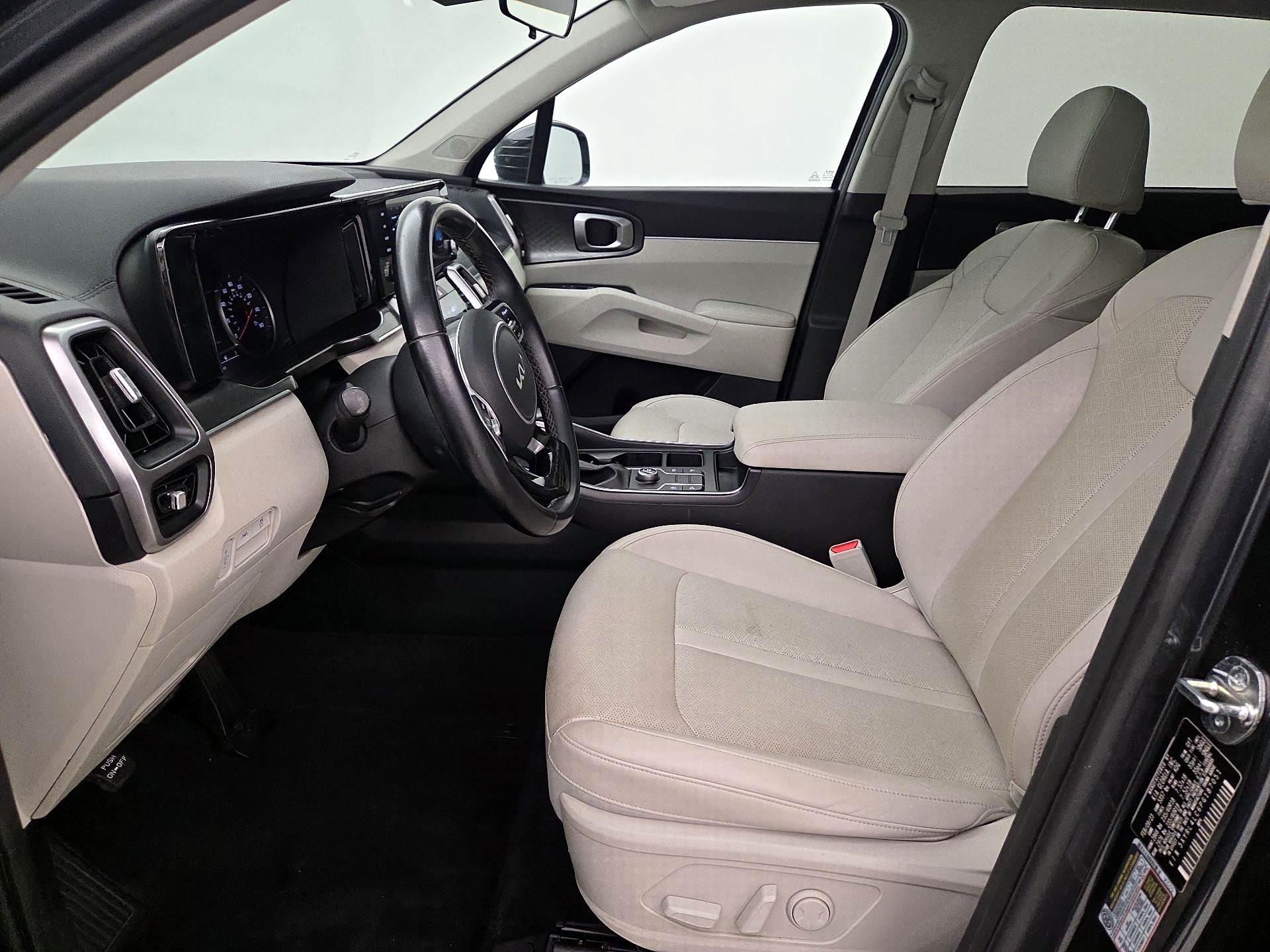 Thumbnail: 2023 Kia Sorento - 11