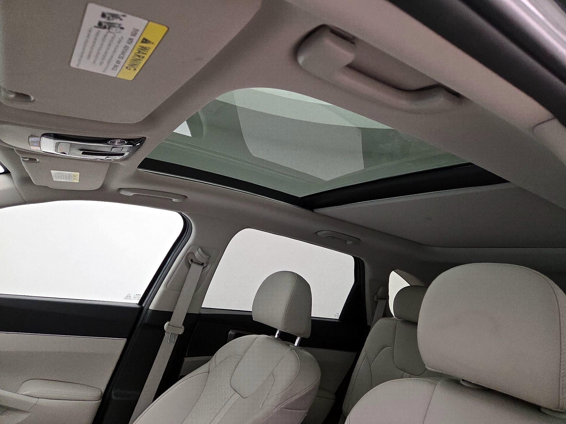 Thumbnail: 2023 Kia Sorento - 18