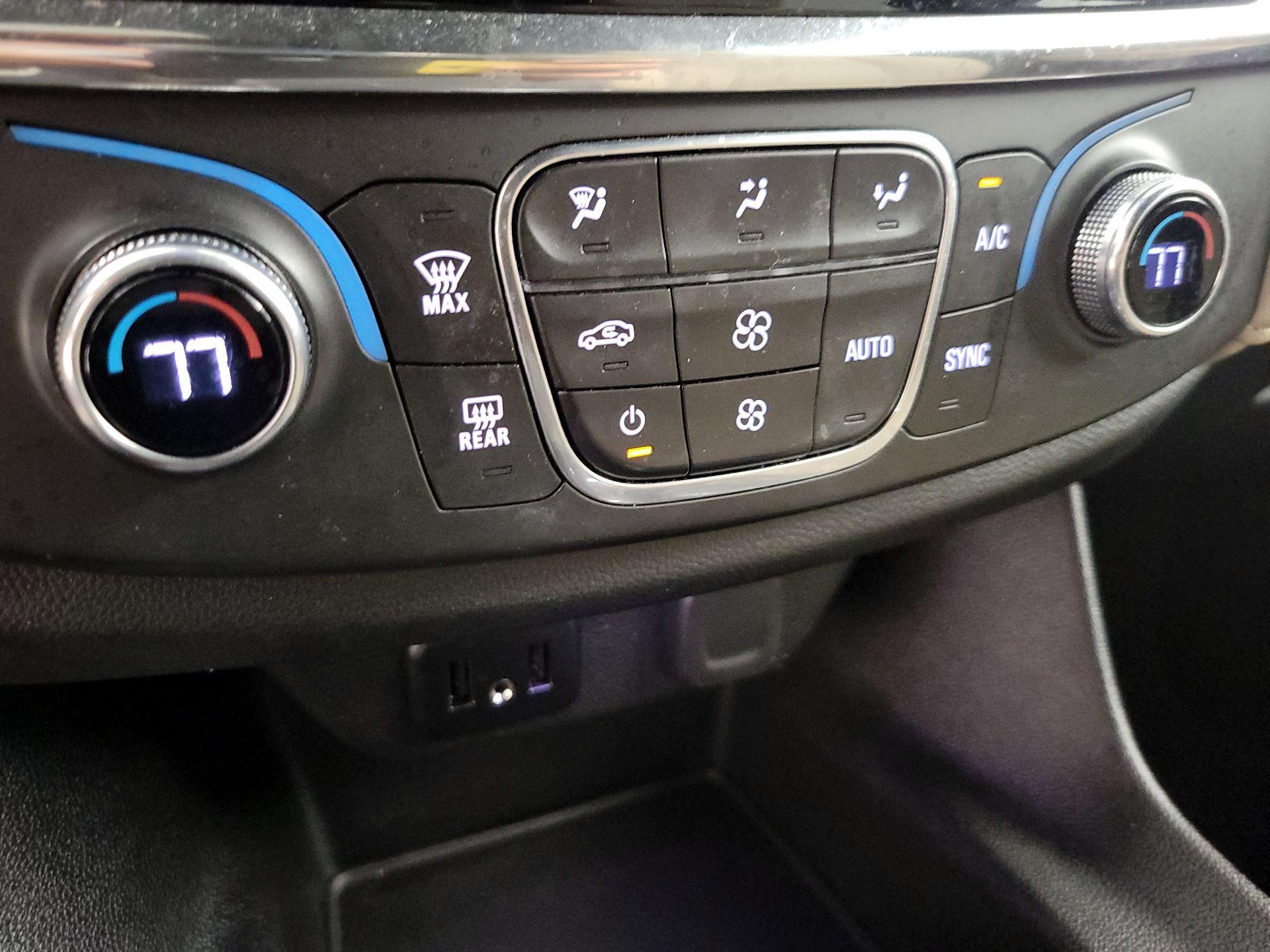 Thumbnail: 2023 Chevrolet Traverse - 16