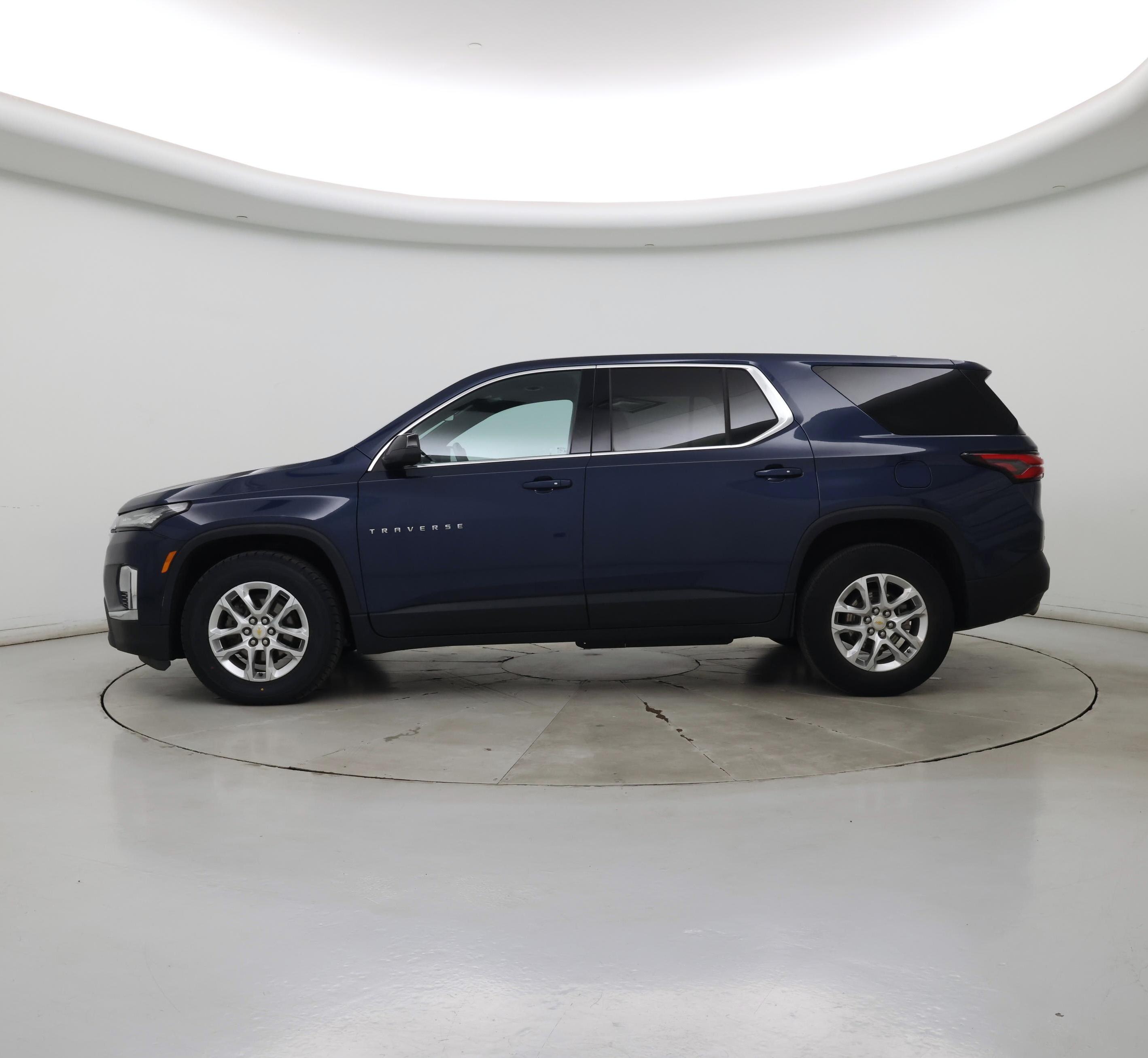 Thumbnail: 2023 Chevrolet Traverse - 3