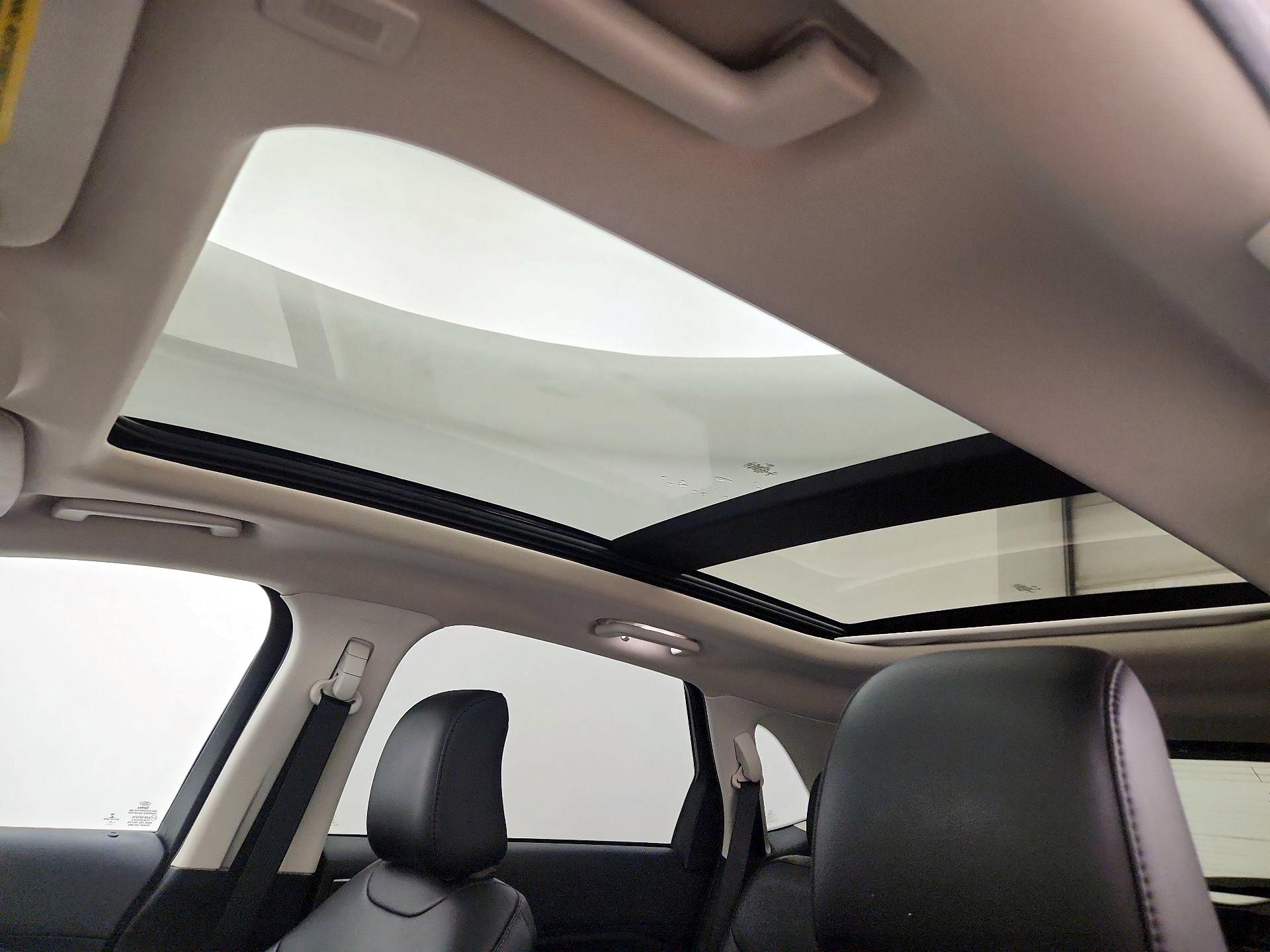 Thumbnail: 2022 Ford Edge - 18