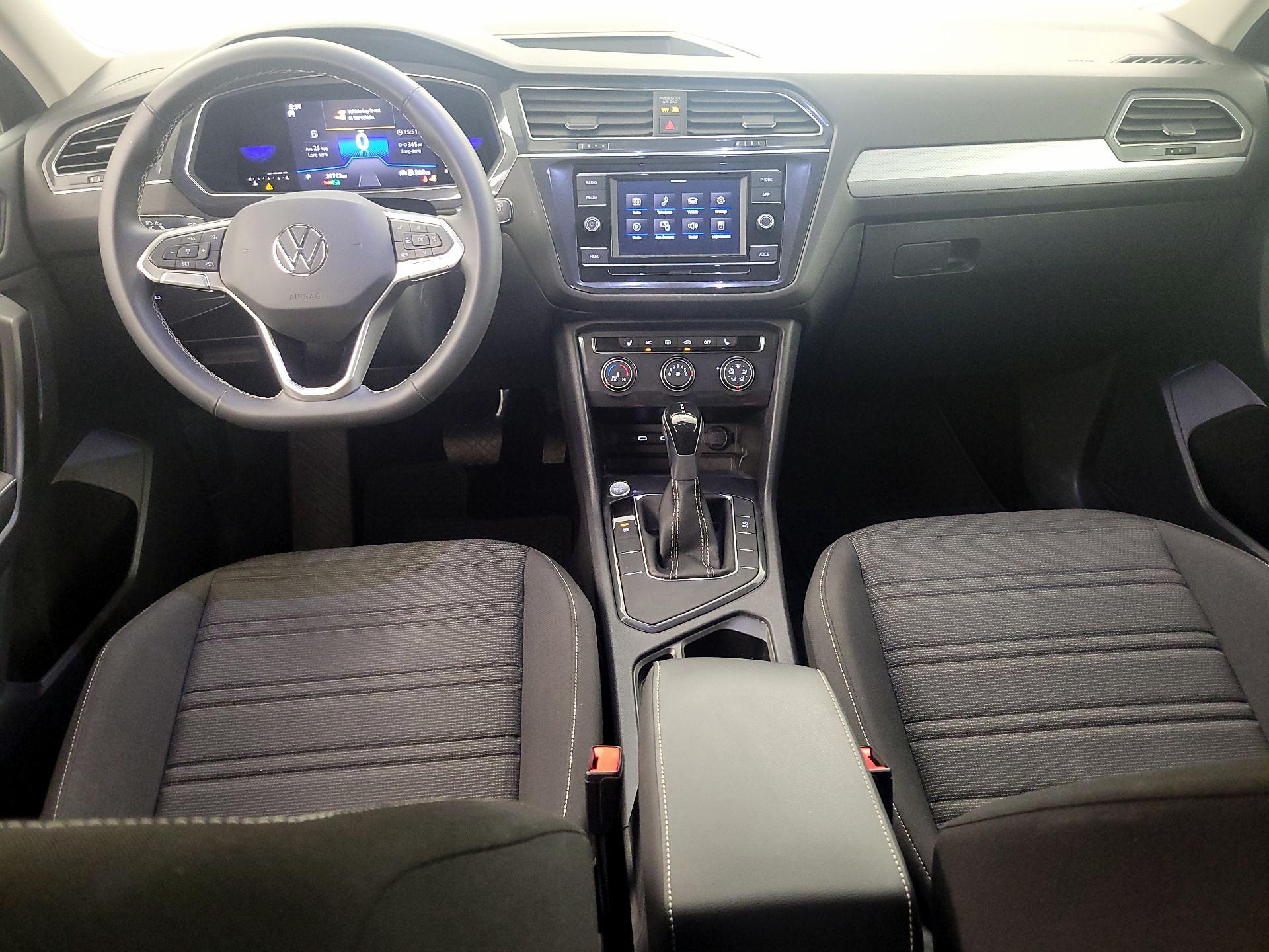 Thumbnail: 2023 Volkswagen Tiguan - 9