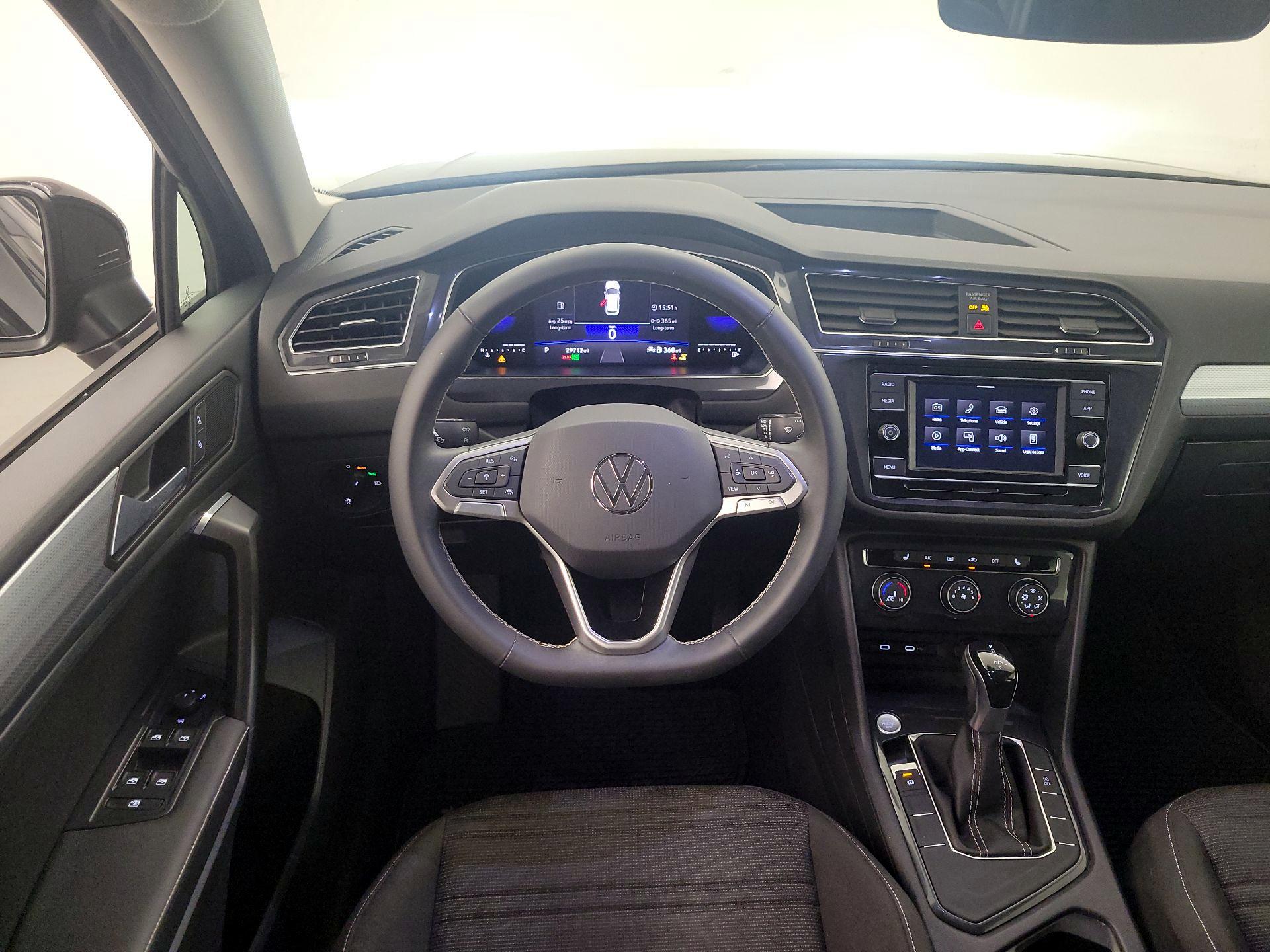 Thumbnail: 2023 Volkswagen Tiguan - 10