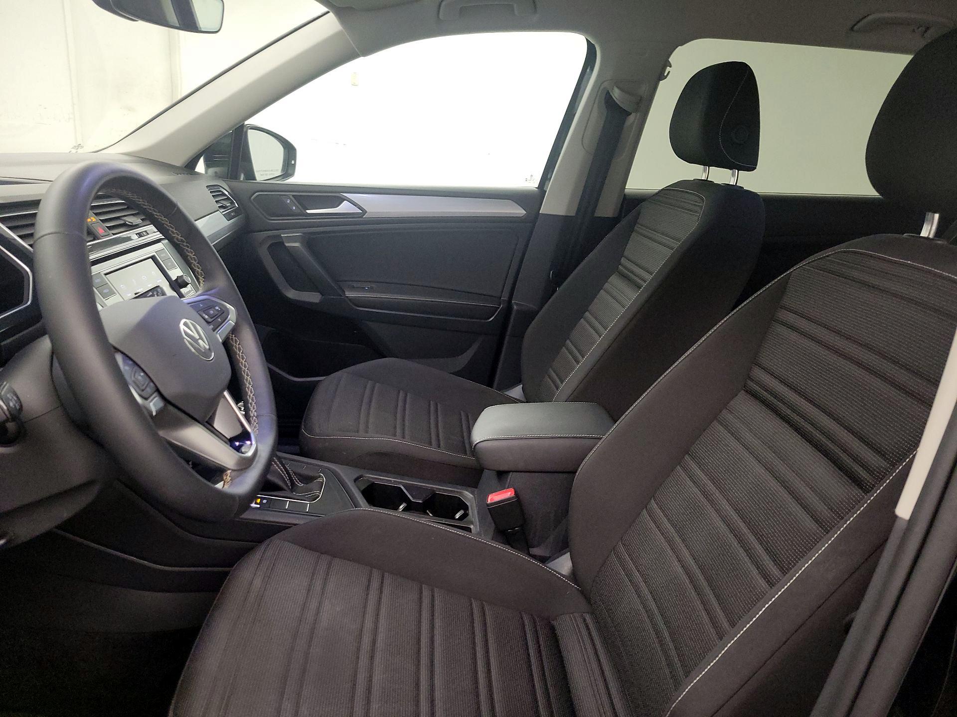 Thumbnail: 2023 Volkswagen Tiguan - 11