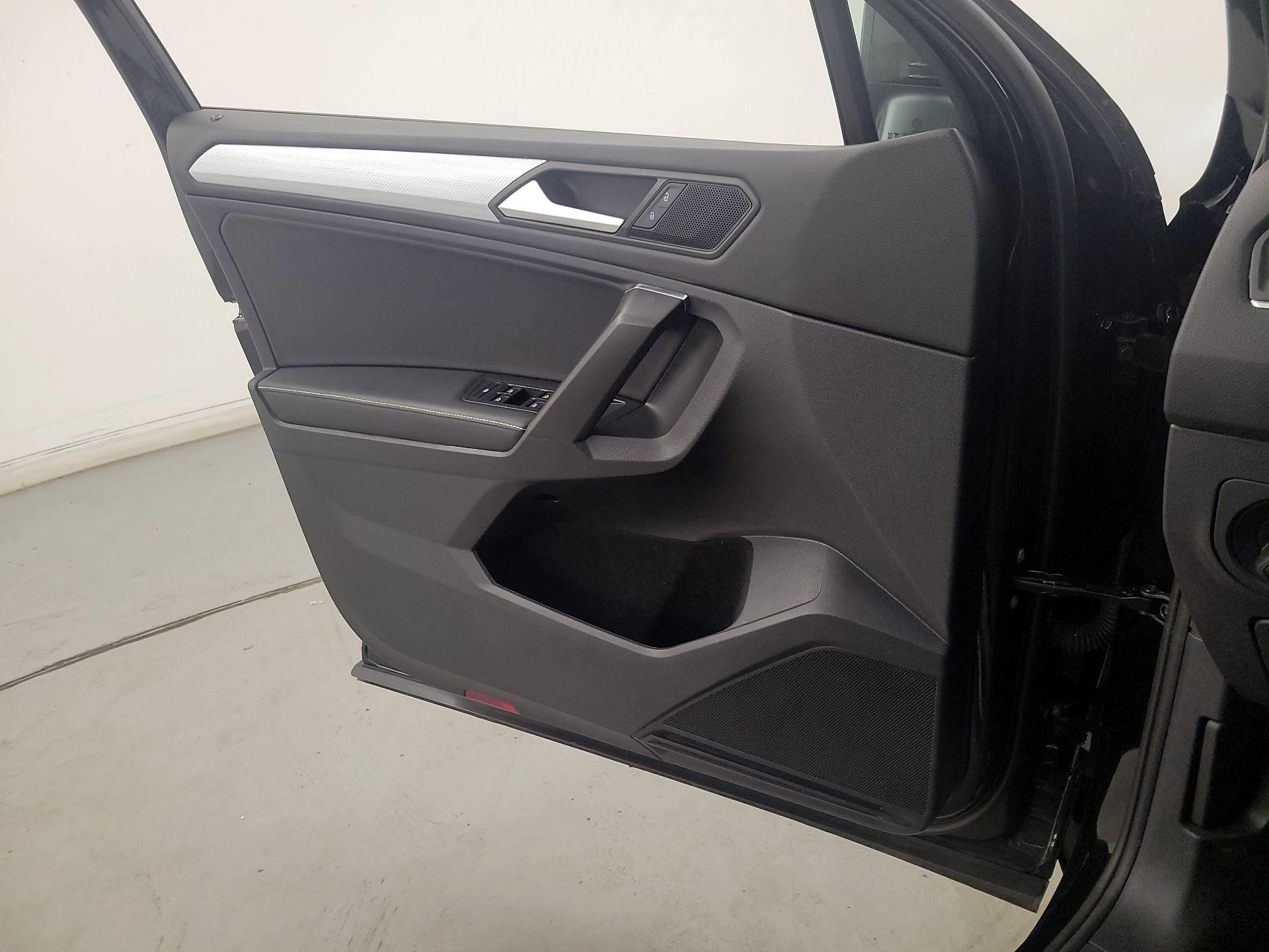 Thumbnail: 2023 Volkswagen Tiguan - 12