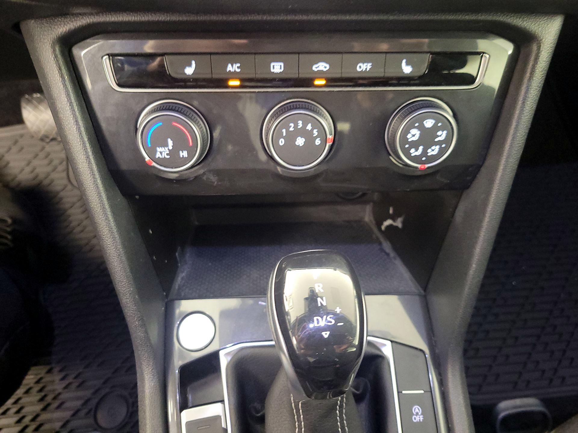 Thumbnail: 2023 Volkswagen Tiguan - 16