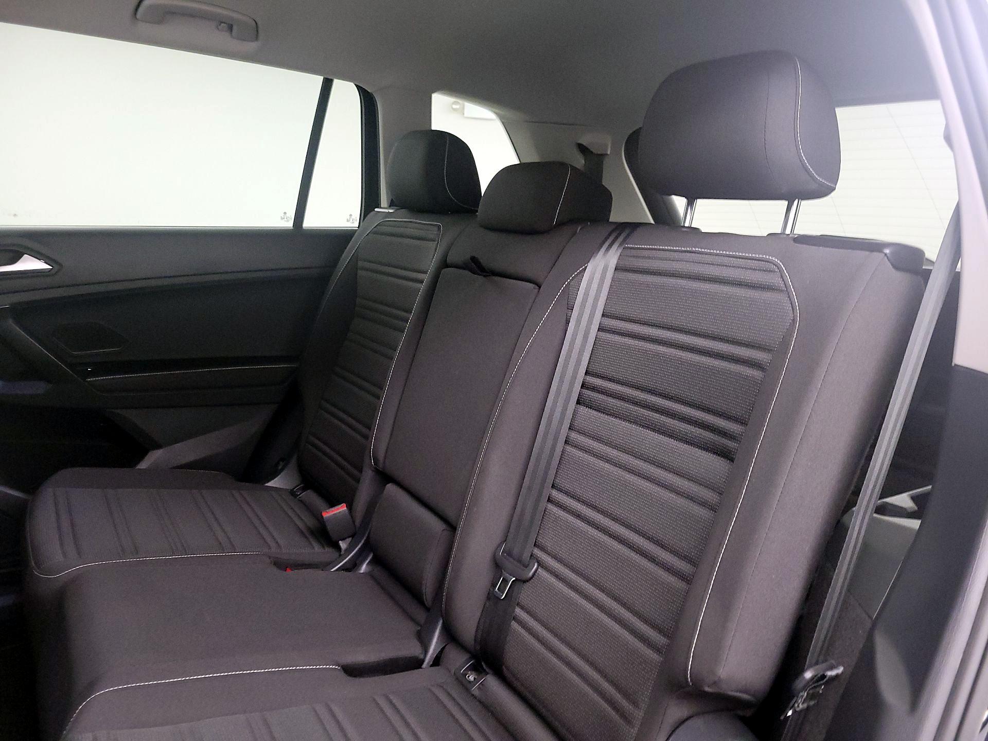 Thumbnail: 2023 Volkswagen Tiguan - 19