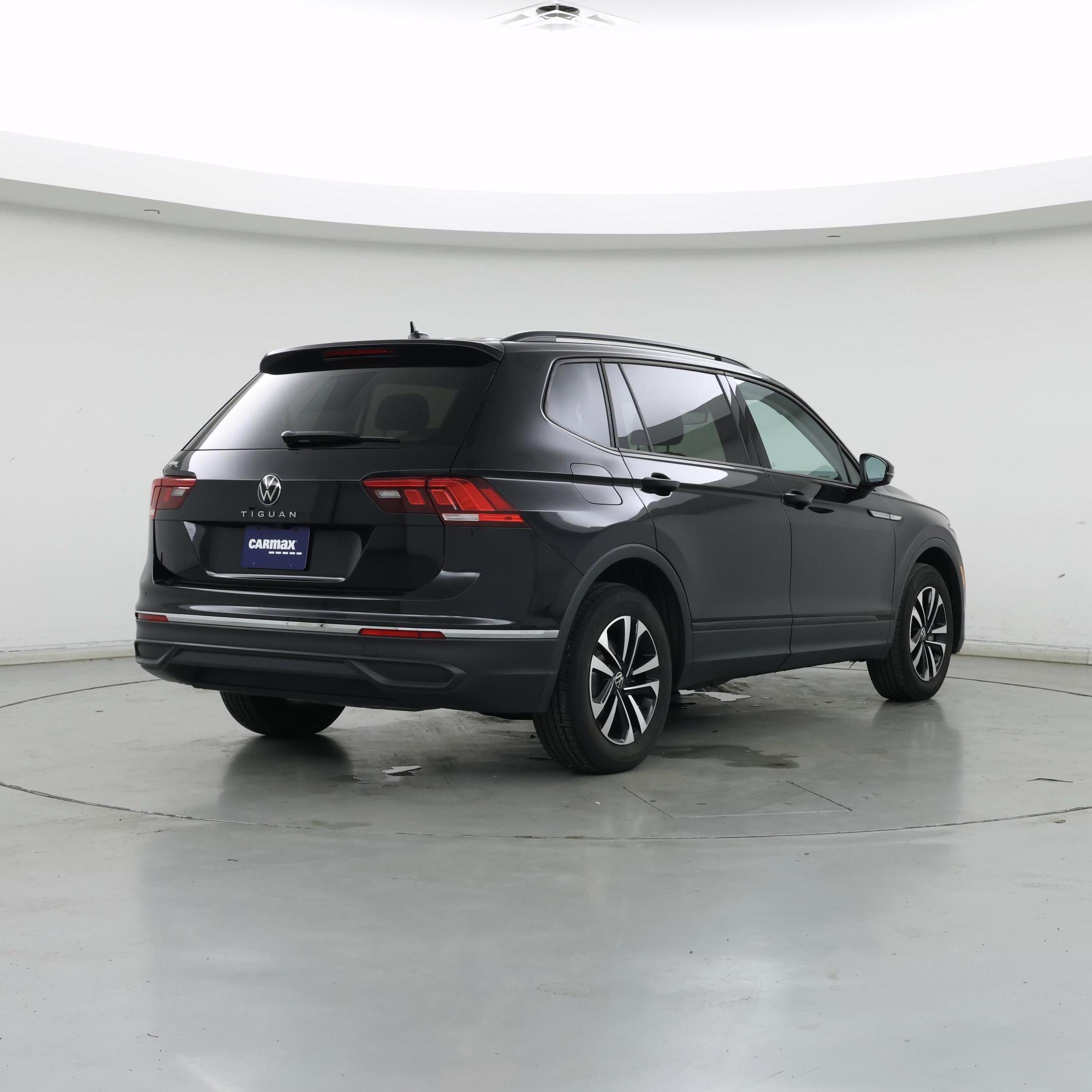 Thumbnail: 2023 Volkswagen Tiguan - 8