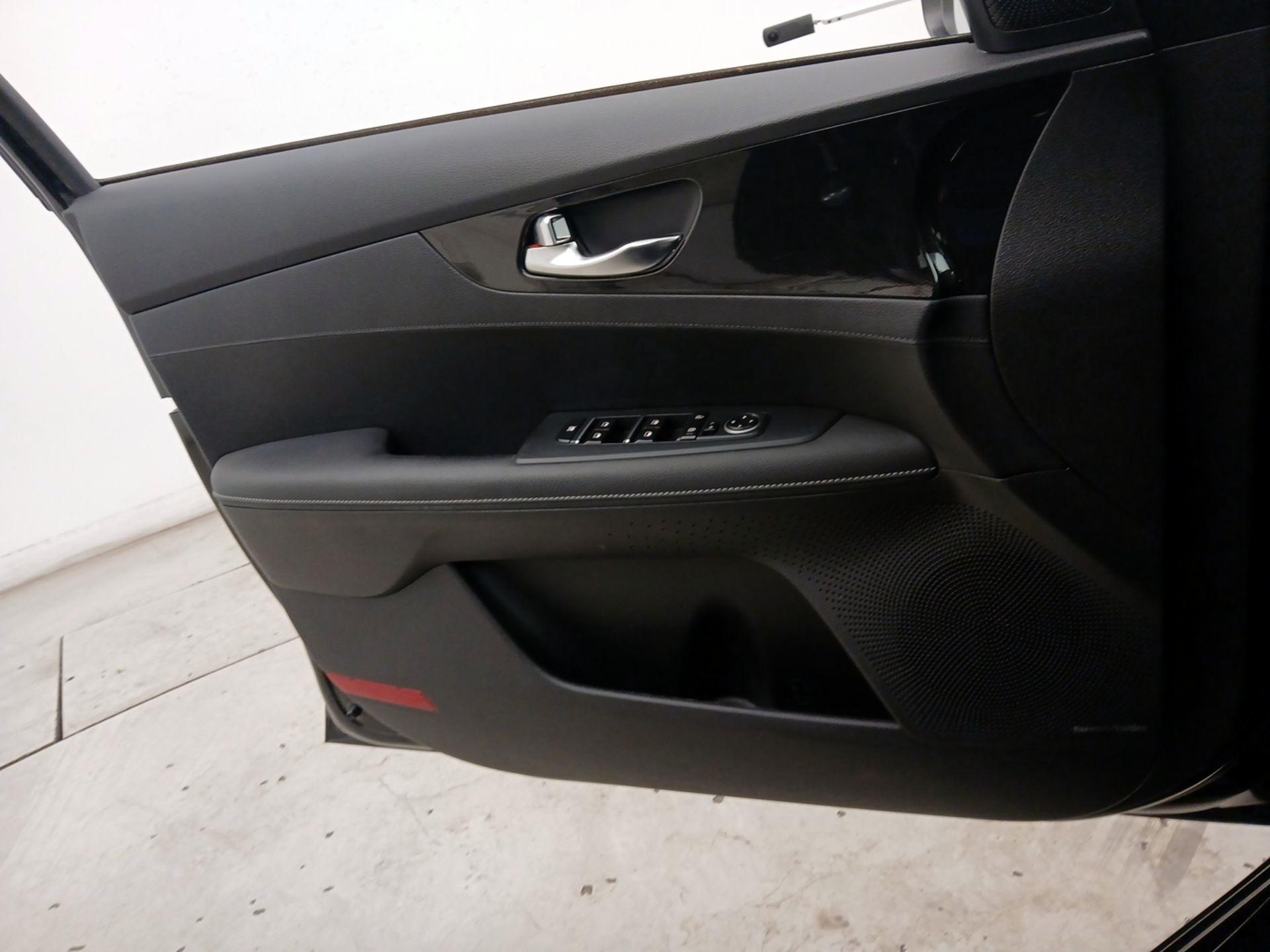 Thumbnail: 2023 Kia Forte - 12