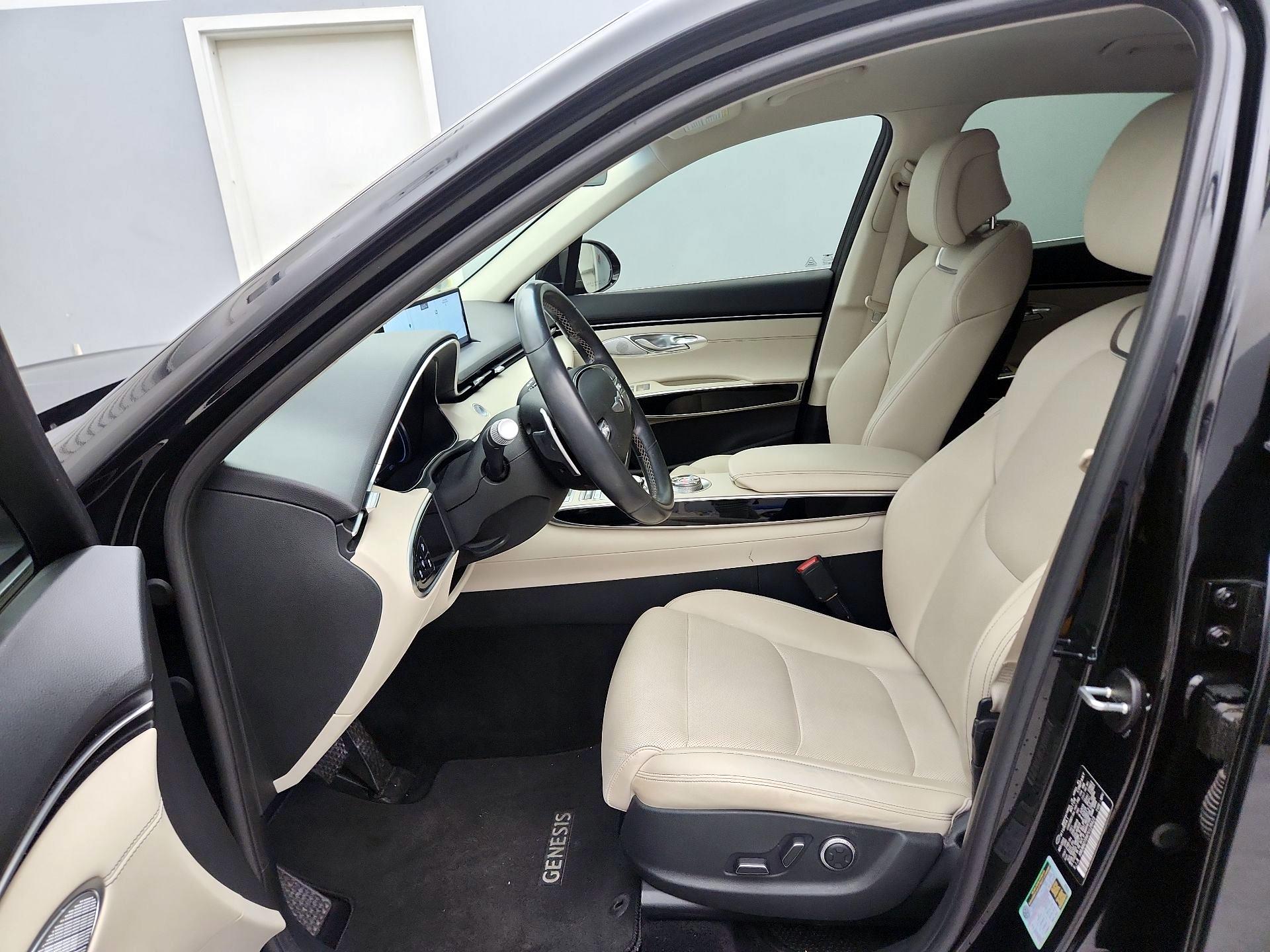 Thumbnail: 2023 Genesis GV70 - 11