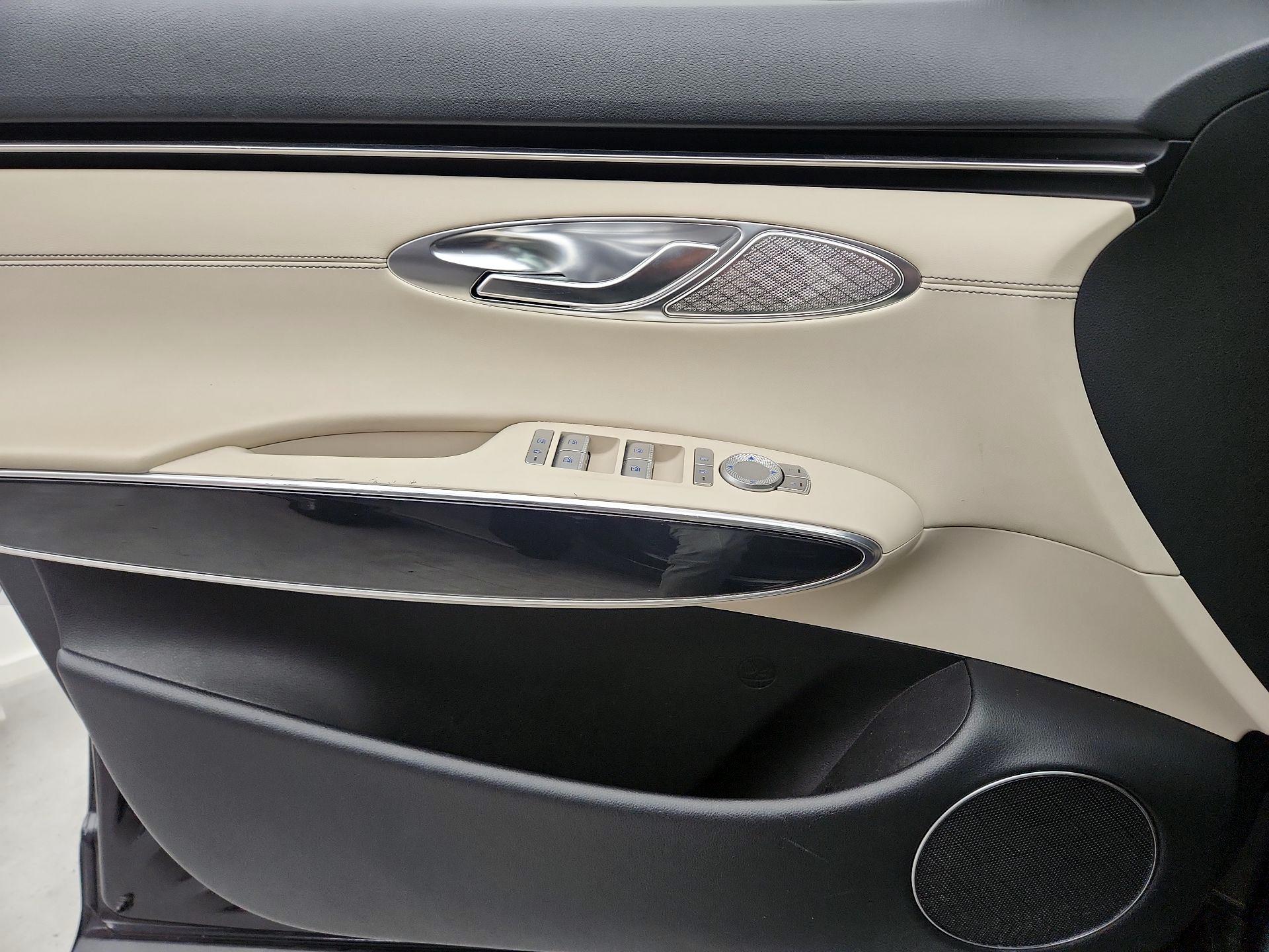 Thumbnail: 2023 Genesis GV70 - 12