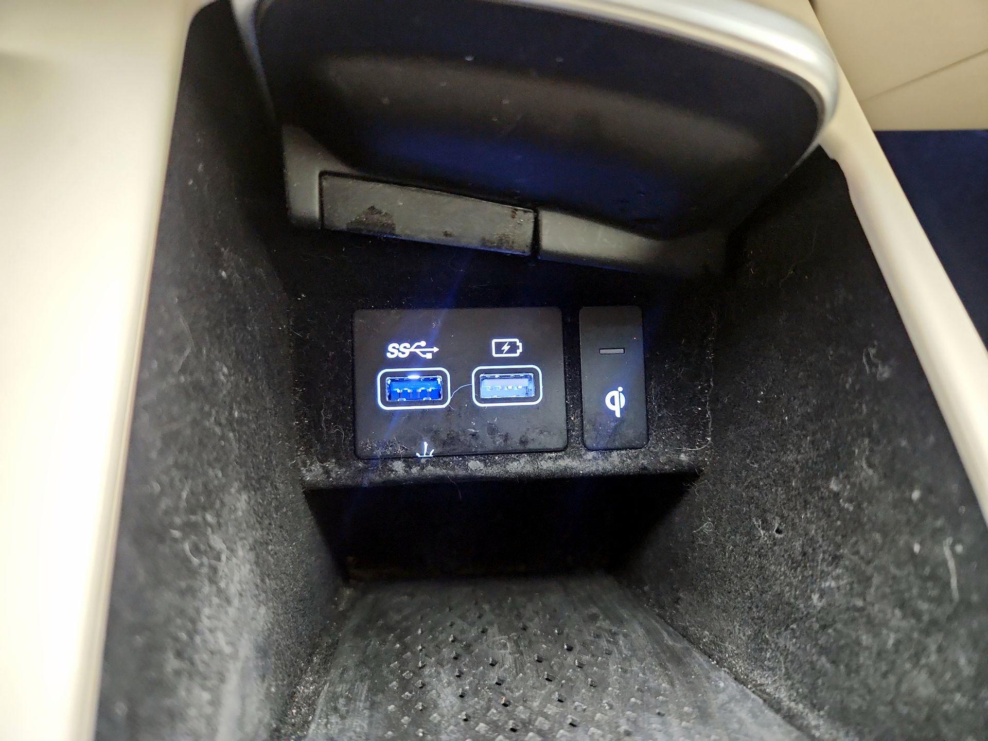 Thumbnail: 2023 Genesis GV70 - 19