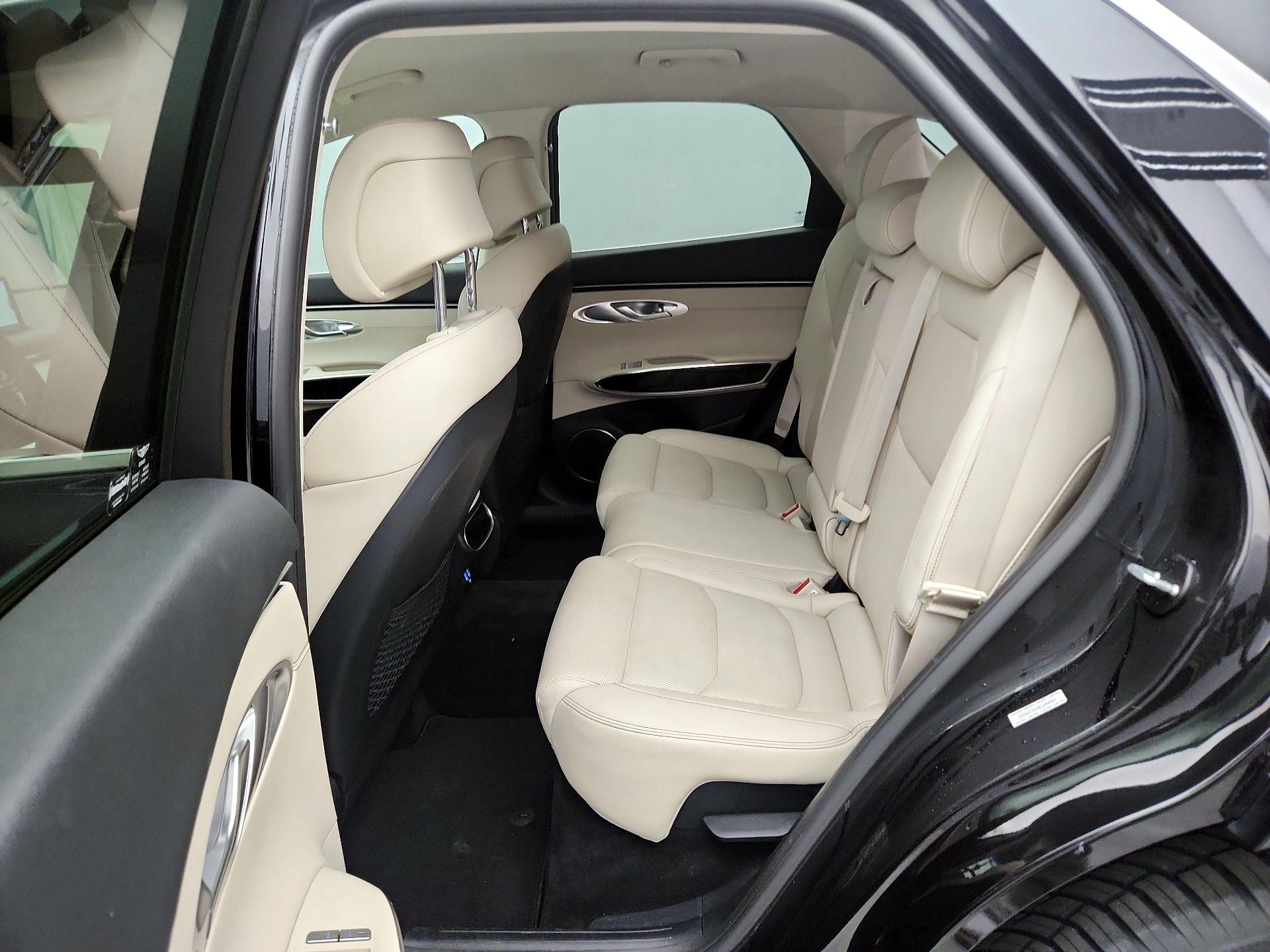 Thumbnail: 2023 Genesis GV70 - 20