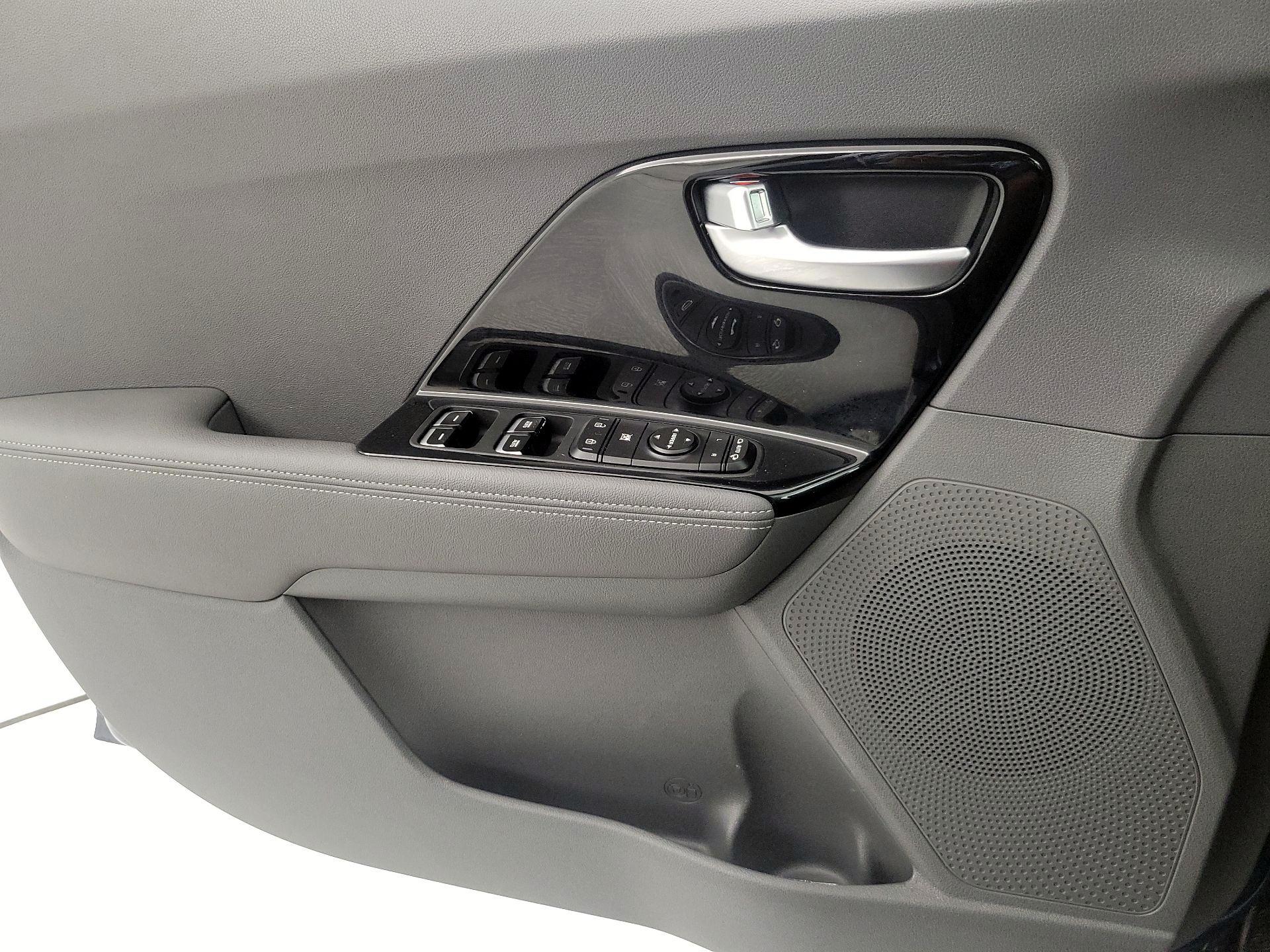 Thumbnail: 2018 Kia Niro - 12