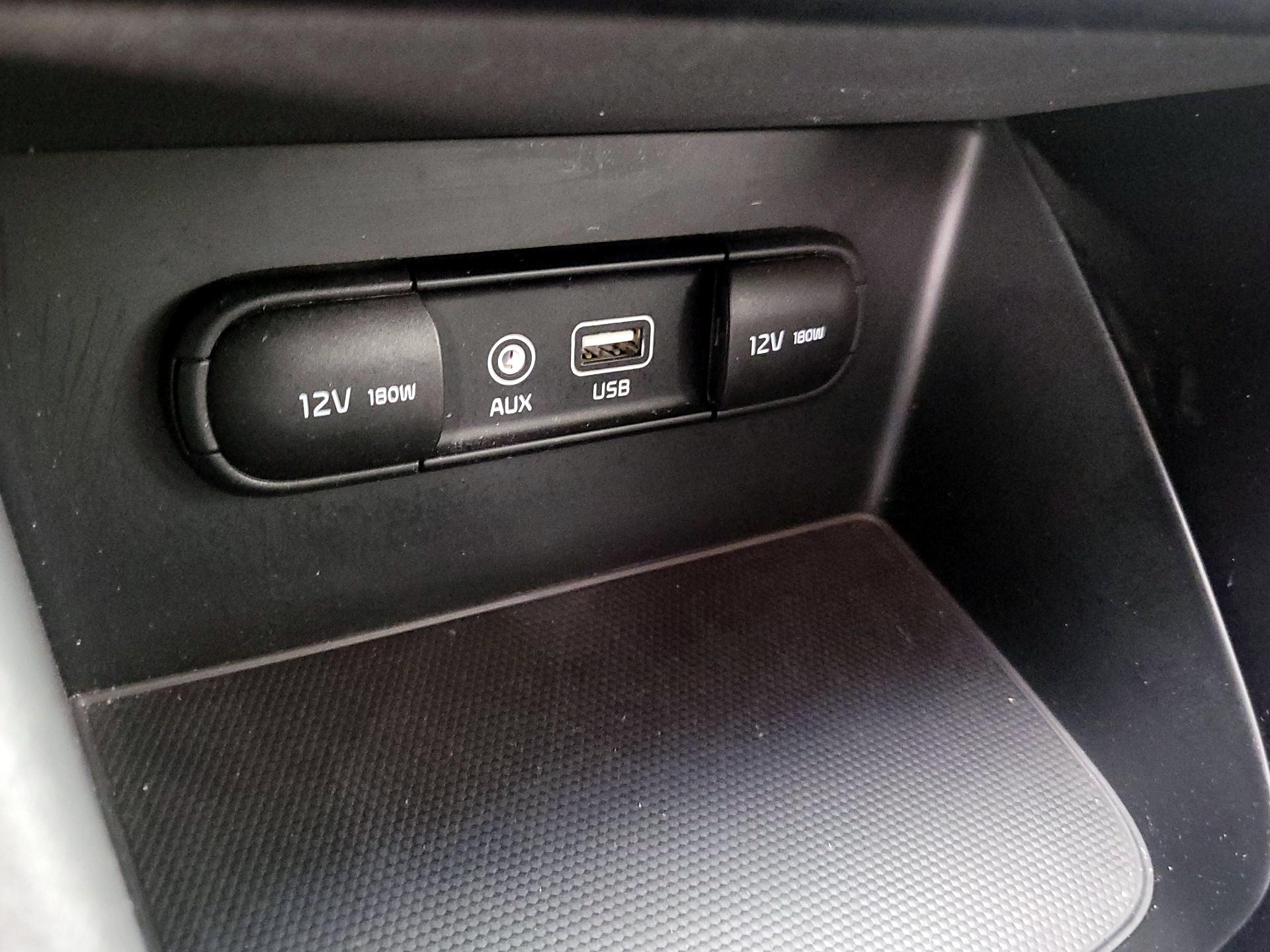 Thumbnail: 2018 Kia Niro - 18