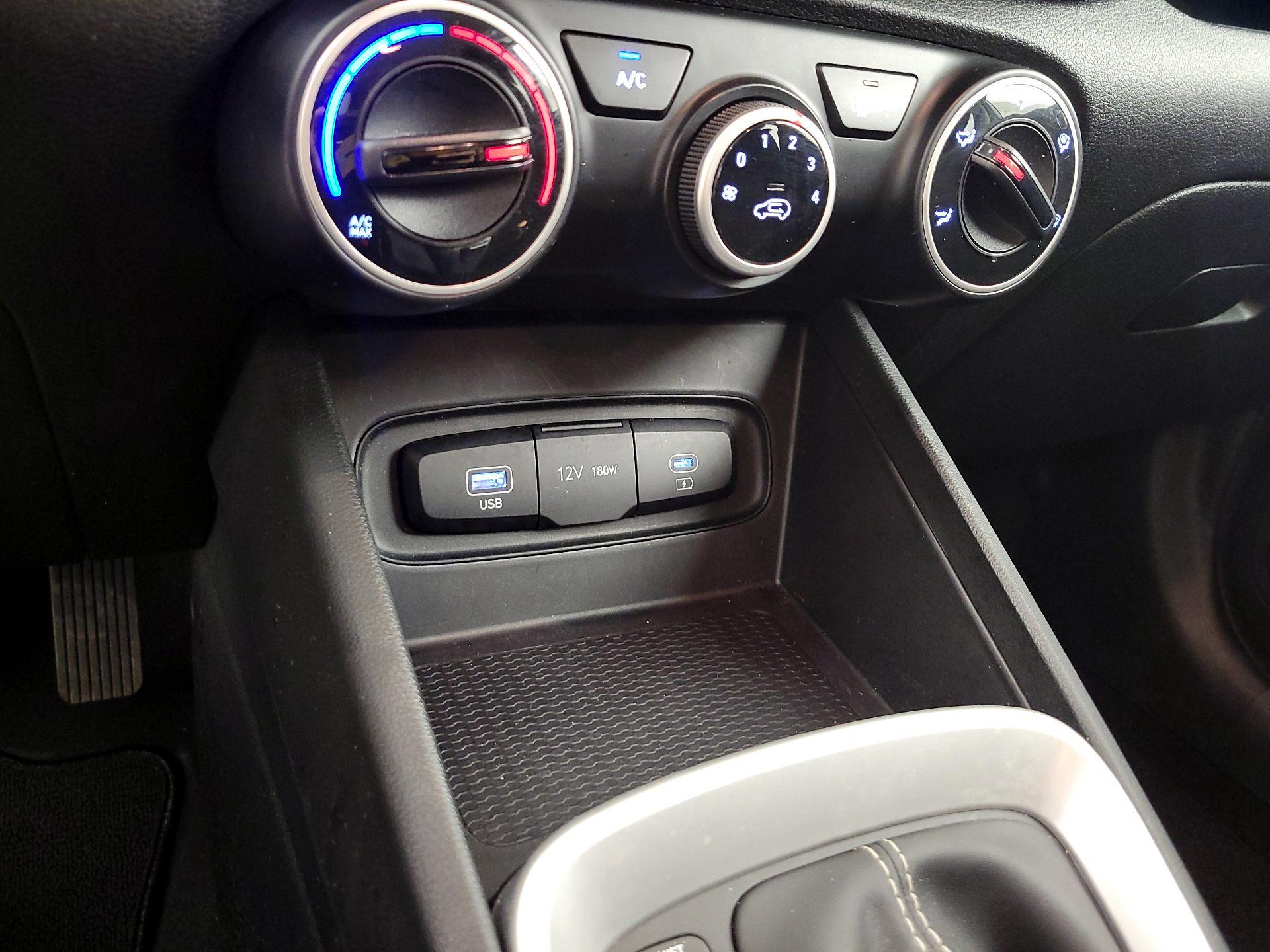 Thumbnail: 2023 Hyundai Venue - 18