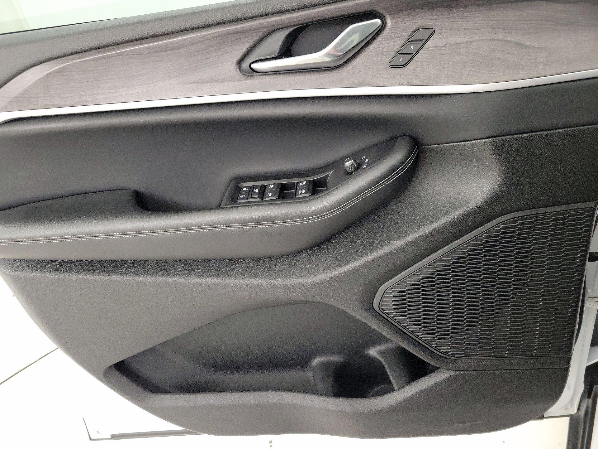 Thumbnail: 2023 Jeep Grand Cherokee - 12