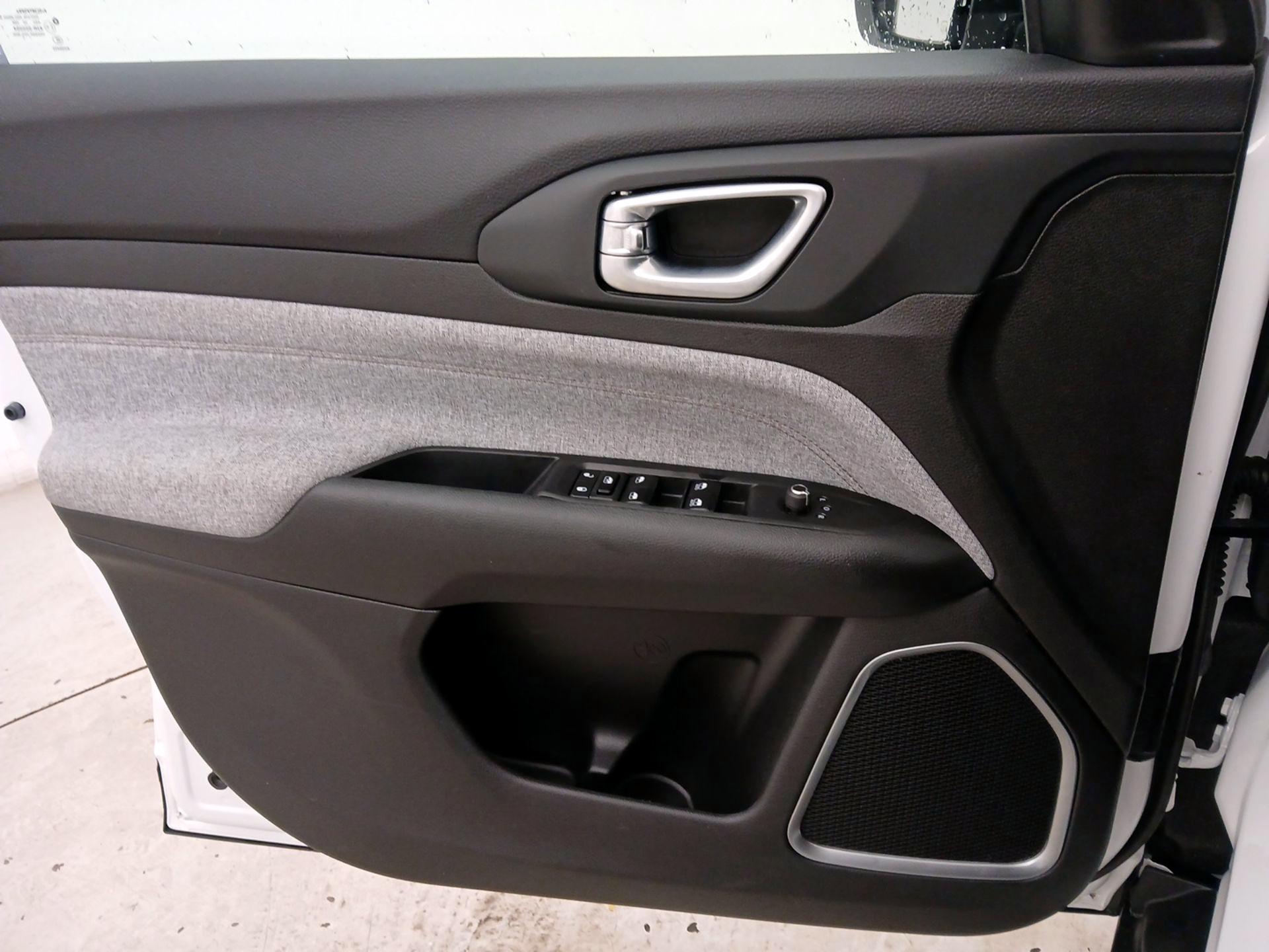 Thumbnail: 2022 Jeep Compass - 12