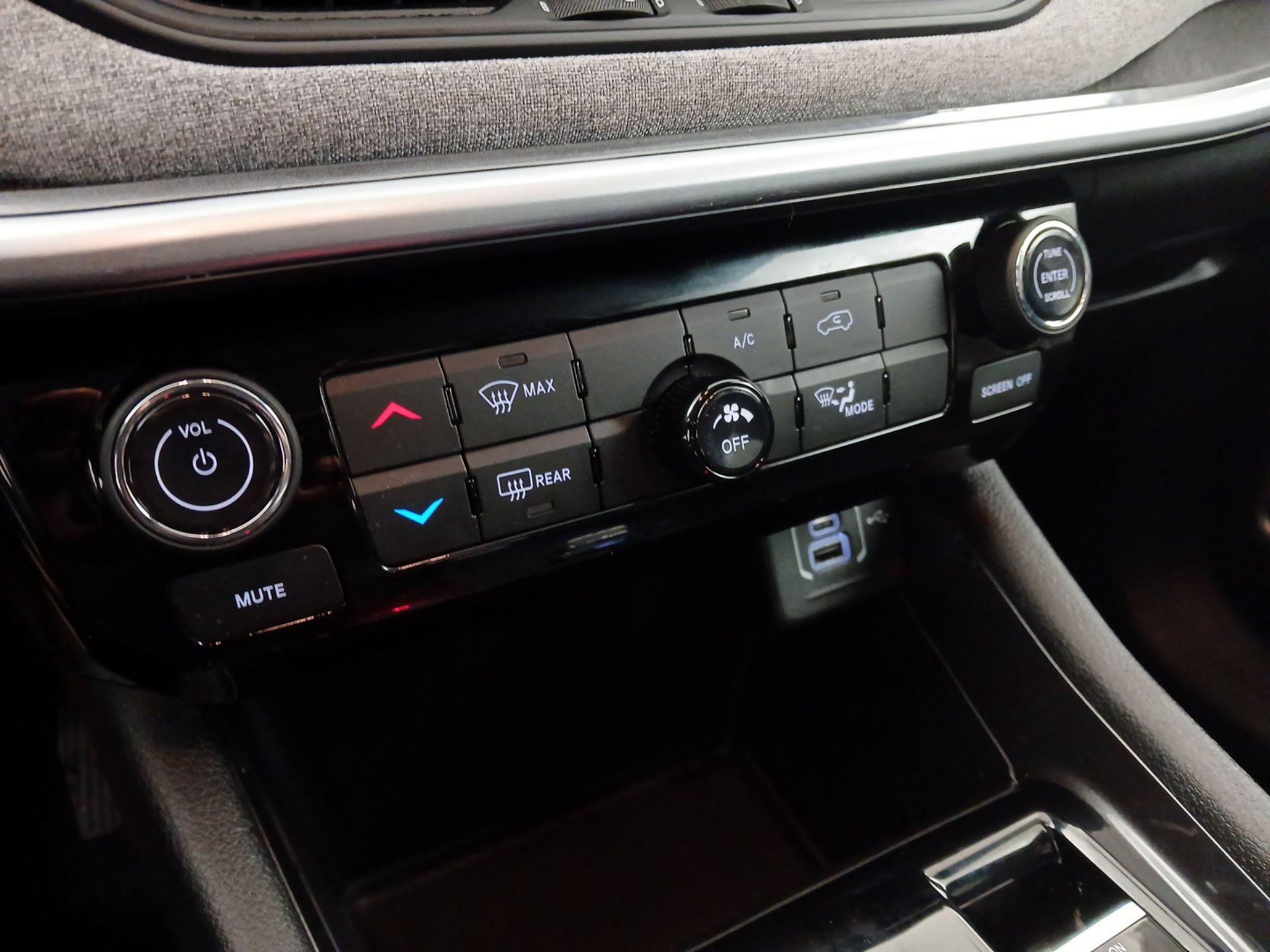 Thumbnail: 2022 Jeep Compass - 16