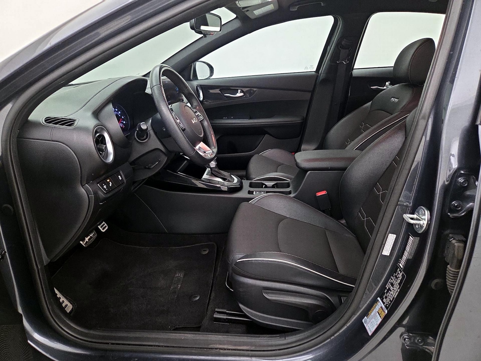 2023 Kia Forte GT-Line - Photo 12