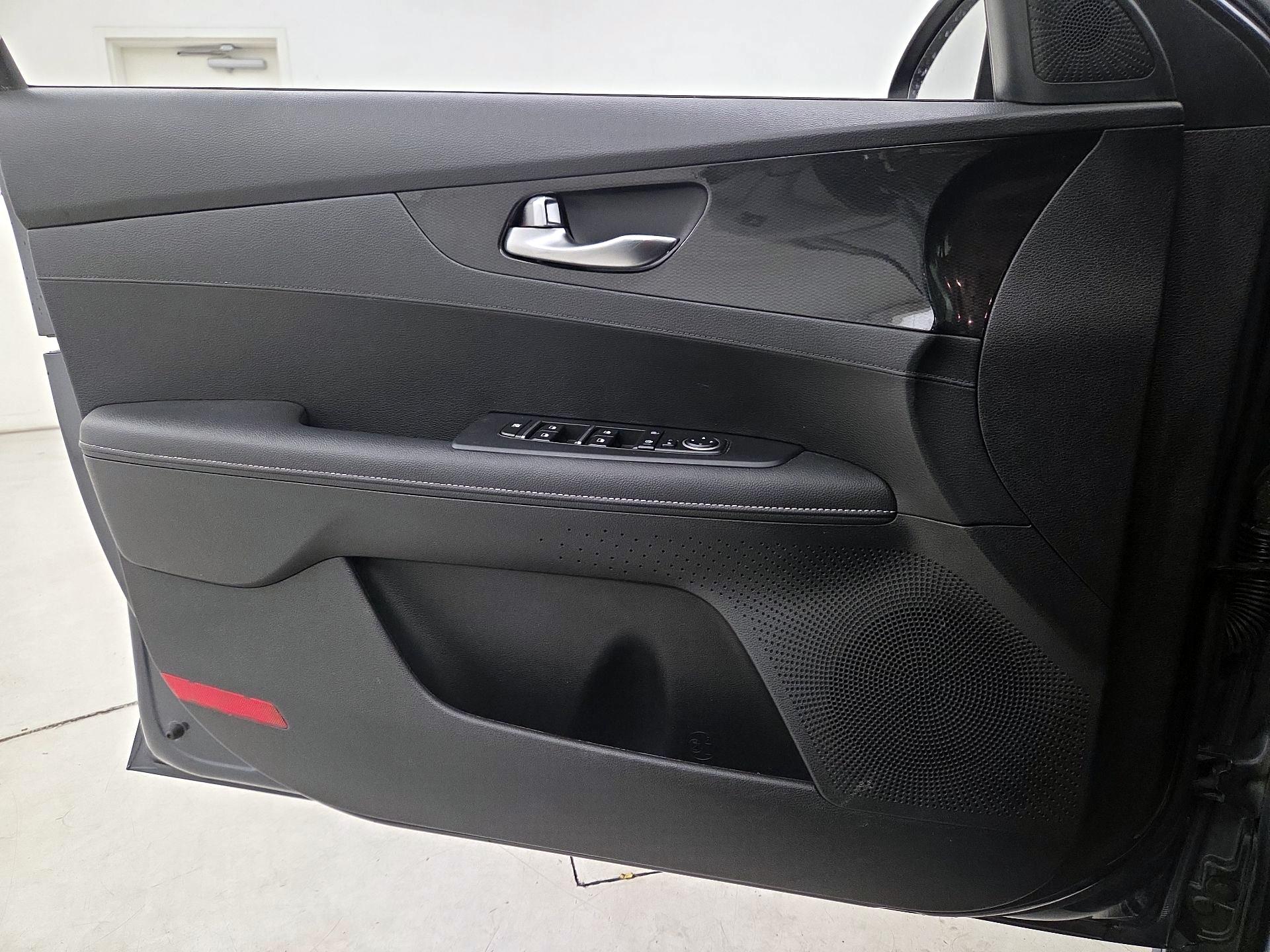 Thumbnail: 2023 Kia Forte - 12