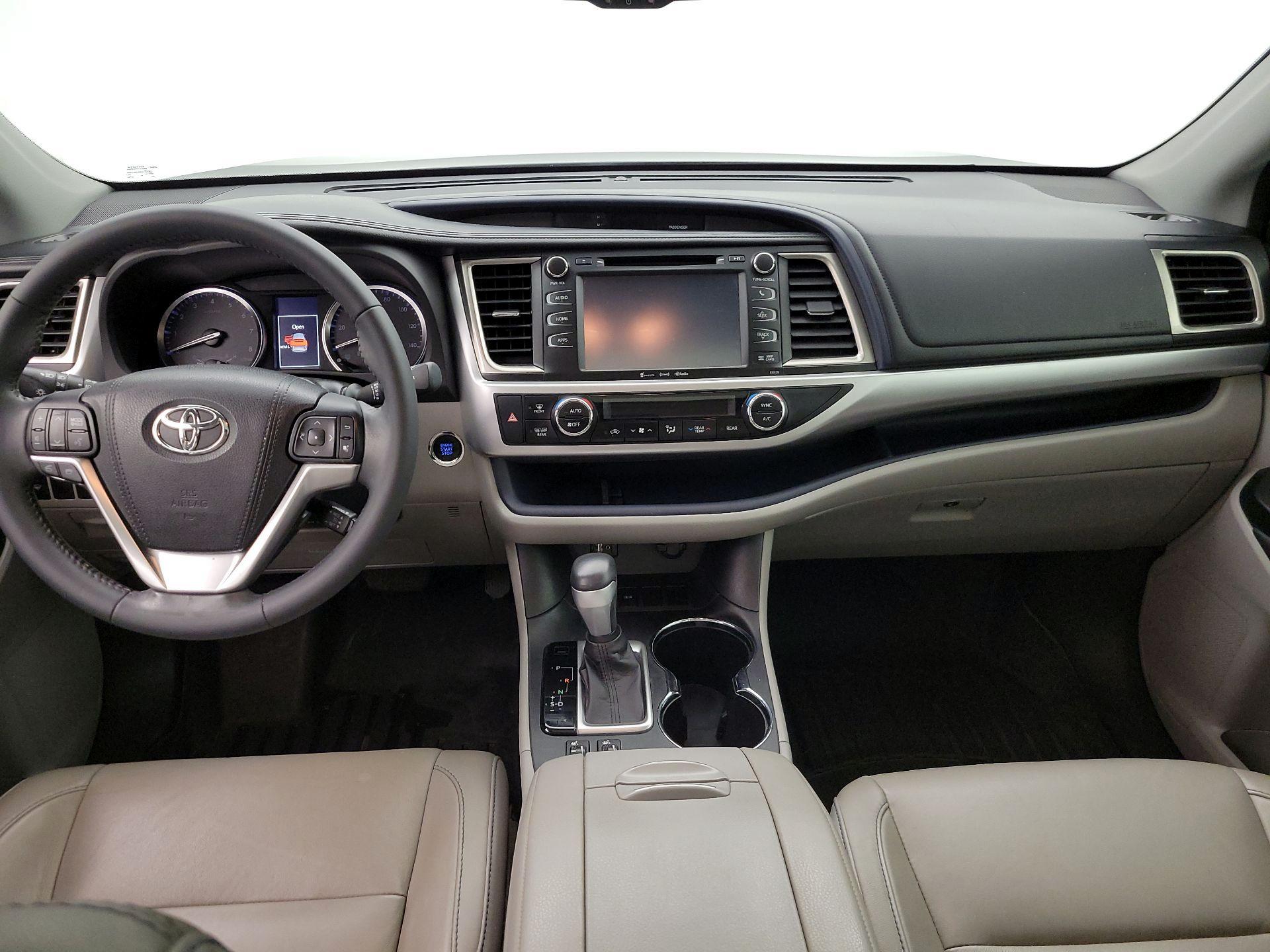 Thumbnail: 2016 Toyota Highlander - 9