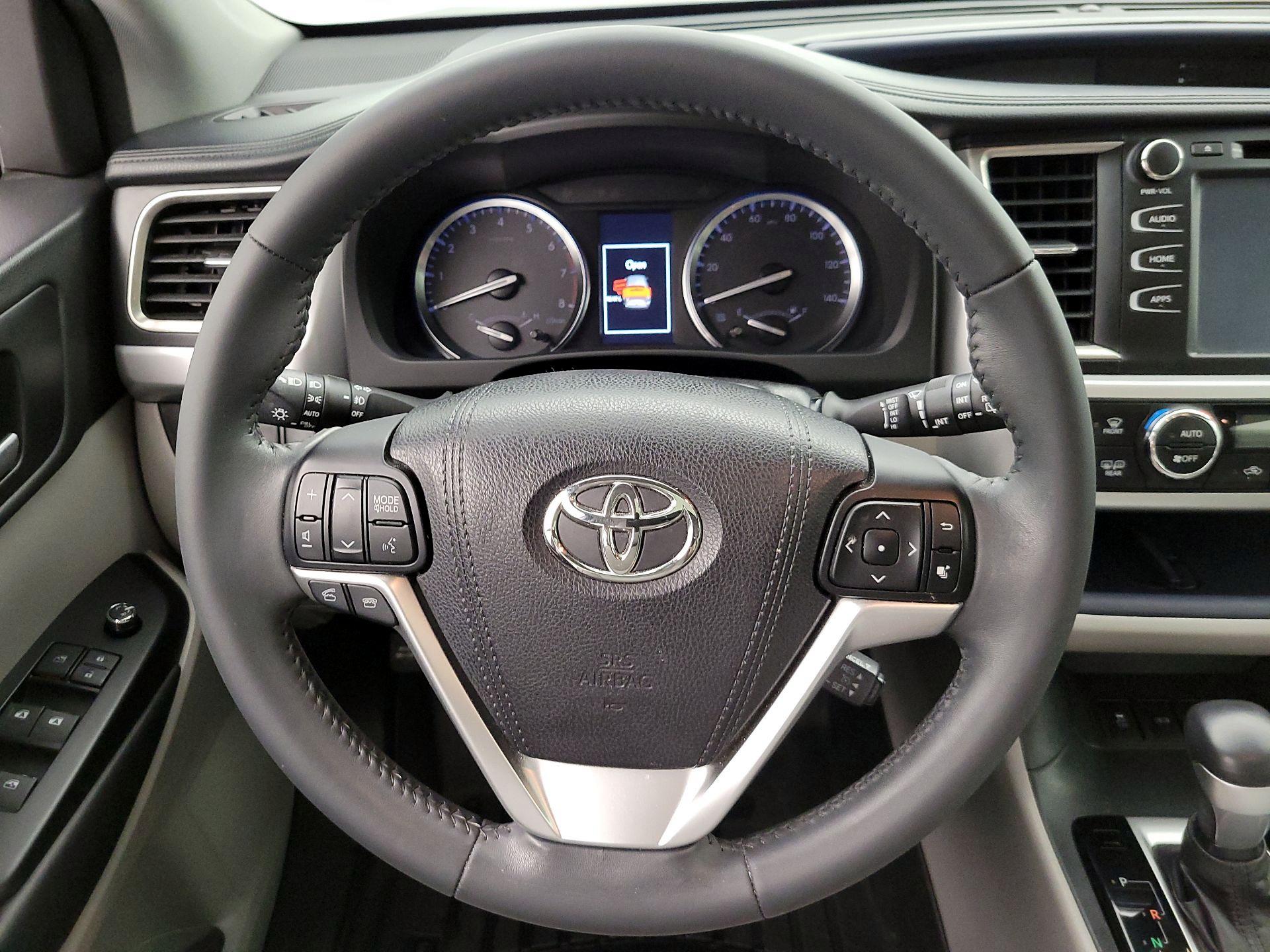 Thumbnail: 2016 Toyota Highlander - 10