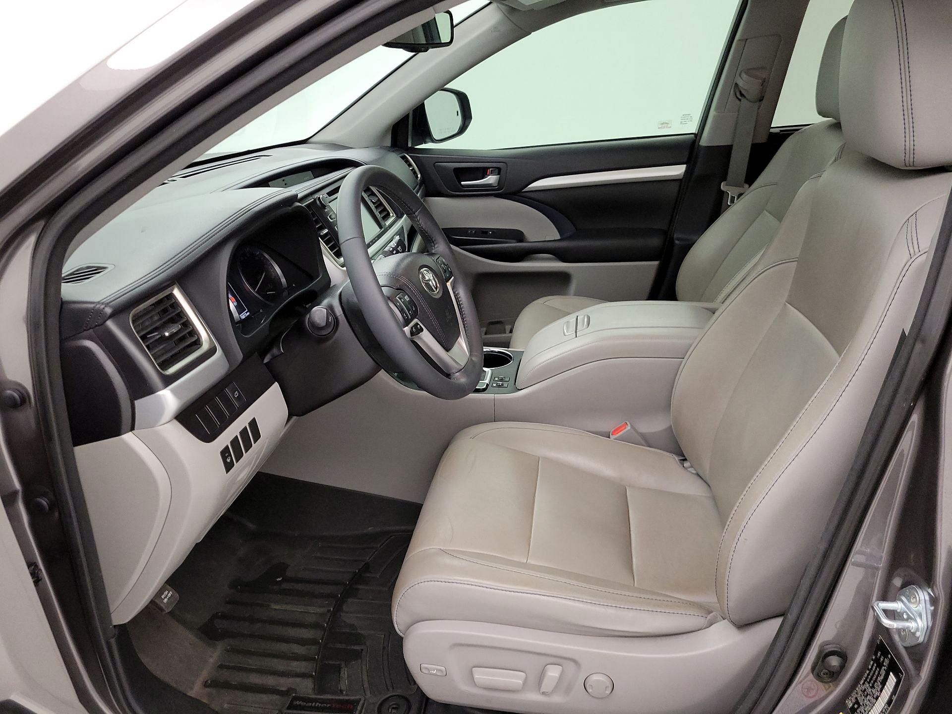 Thumbnail: 2016 Toyota Highlander - 11