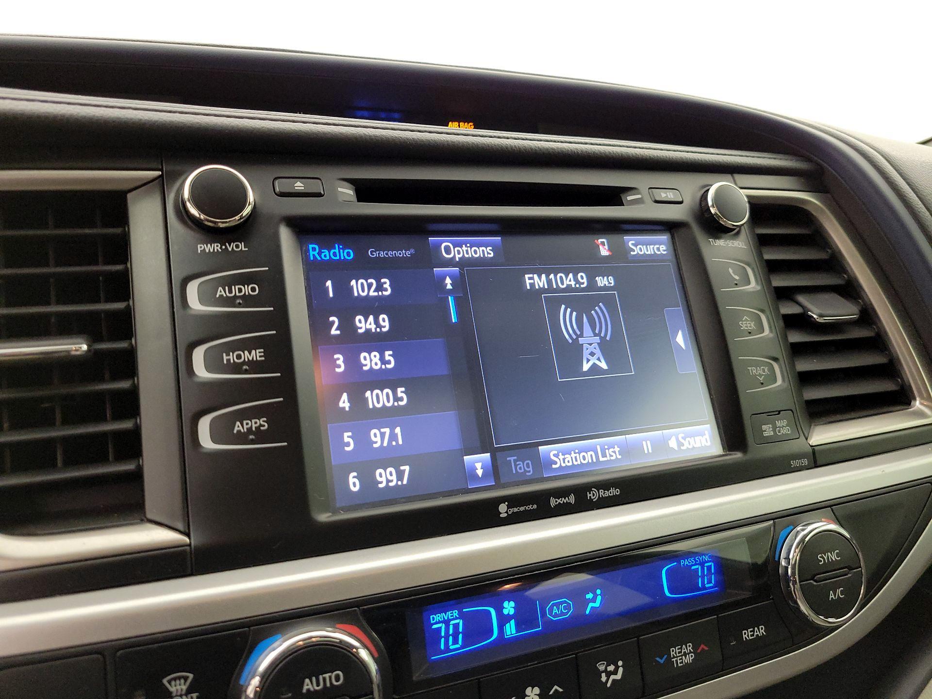 Thumbnail: 2016 Toyota Highlander - 16