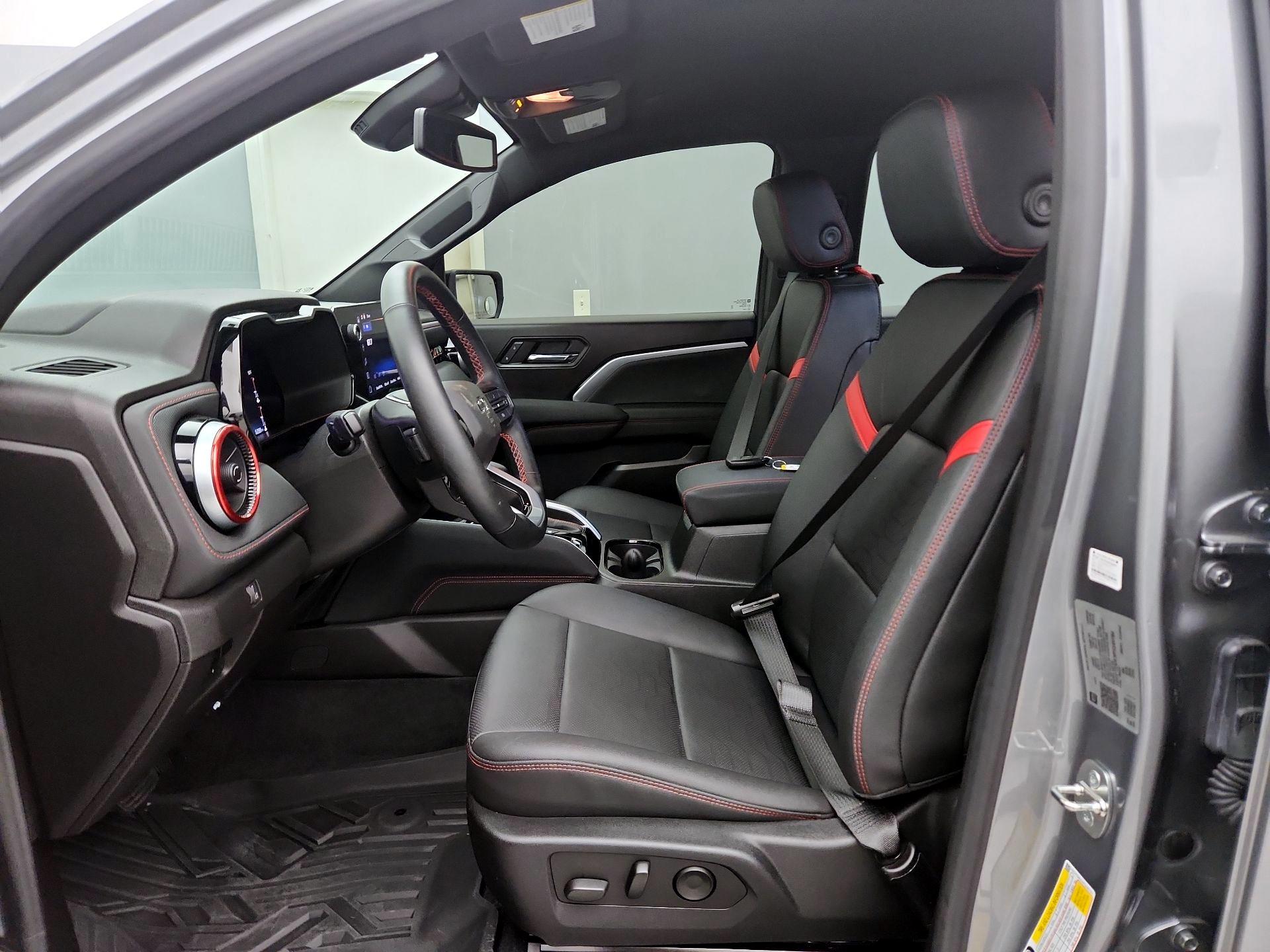 Thumbnail: 2023 Chevrolet Colorado - 11