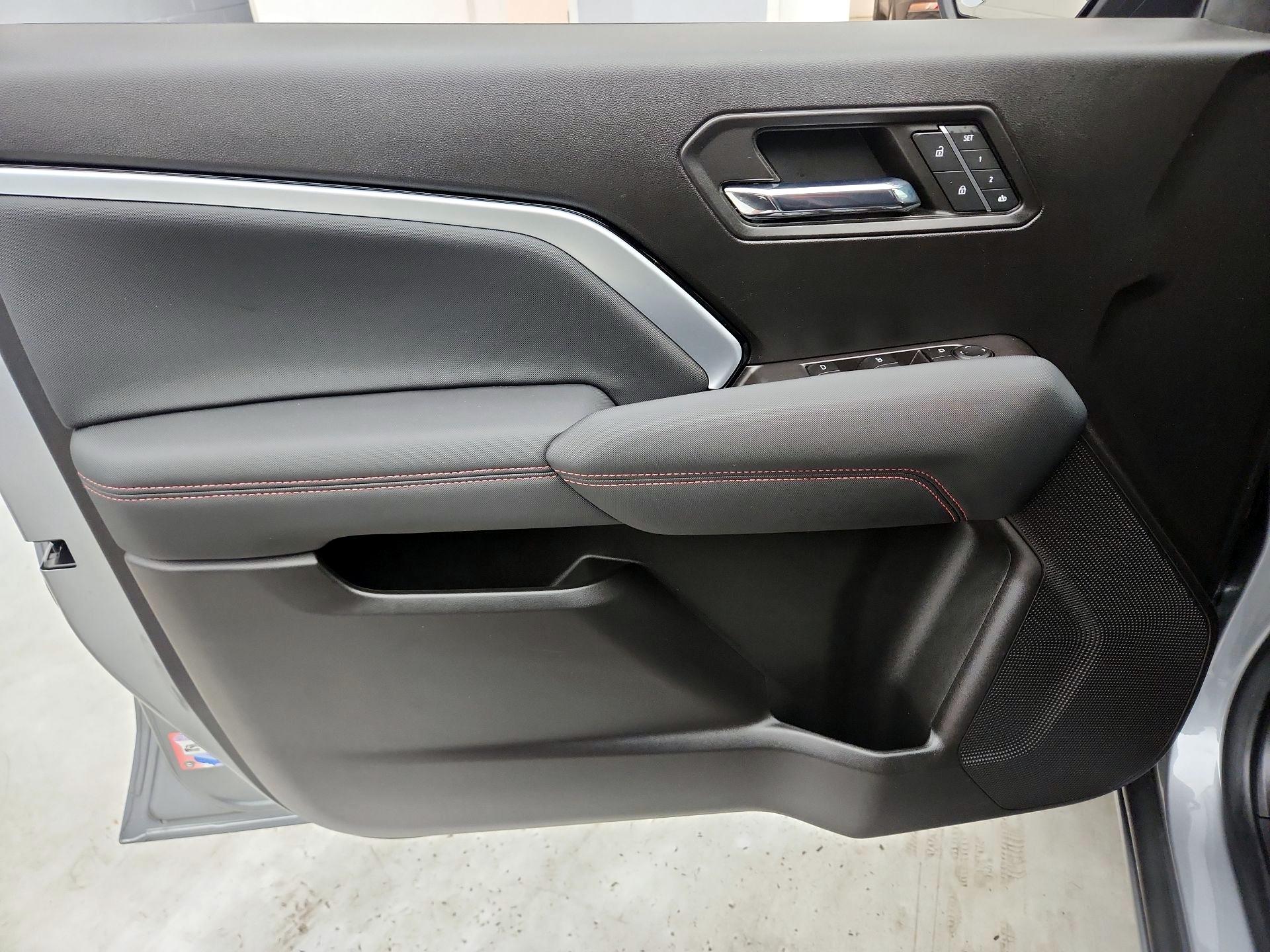 Thumbnail: 2023 Chevrolet Colorado - 12