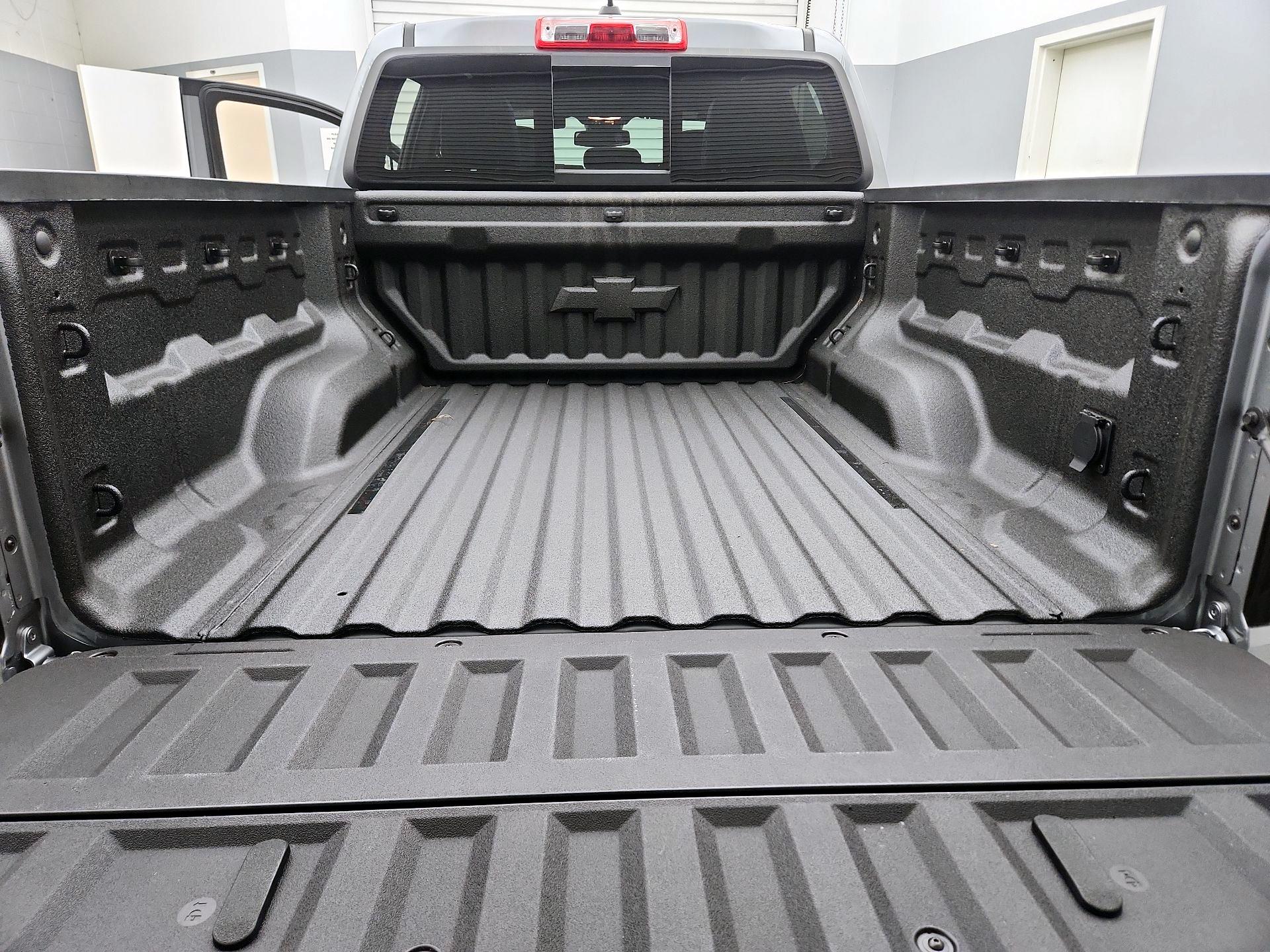 Thumbnail: 2023 Chevrolet Colorado - 20