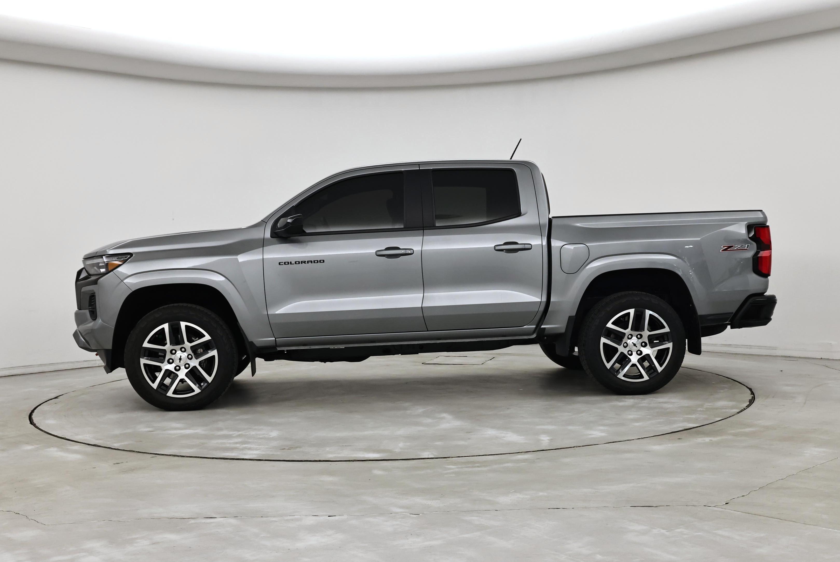 Thumbnail: 2023 Chevrolet Colorado - 3
