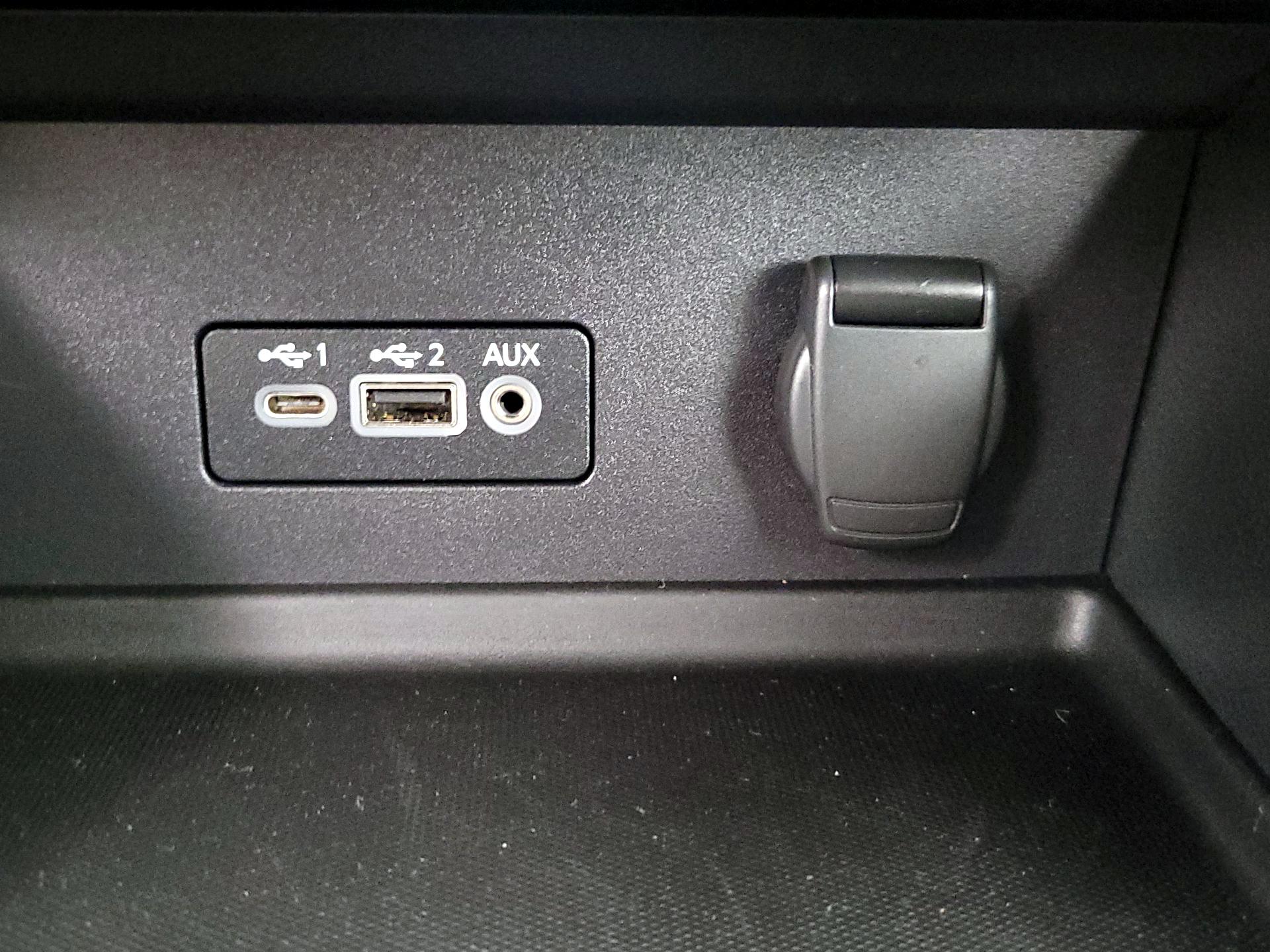 Thumbnail: 2020 Nissan Sentra - 18