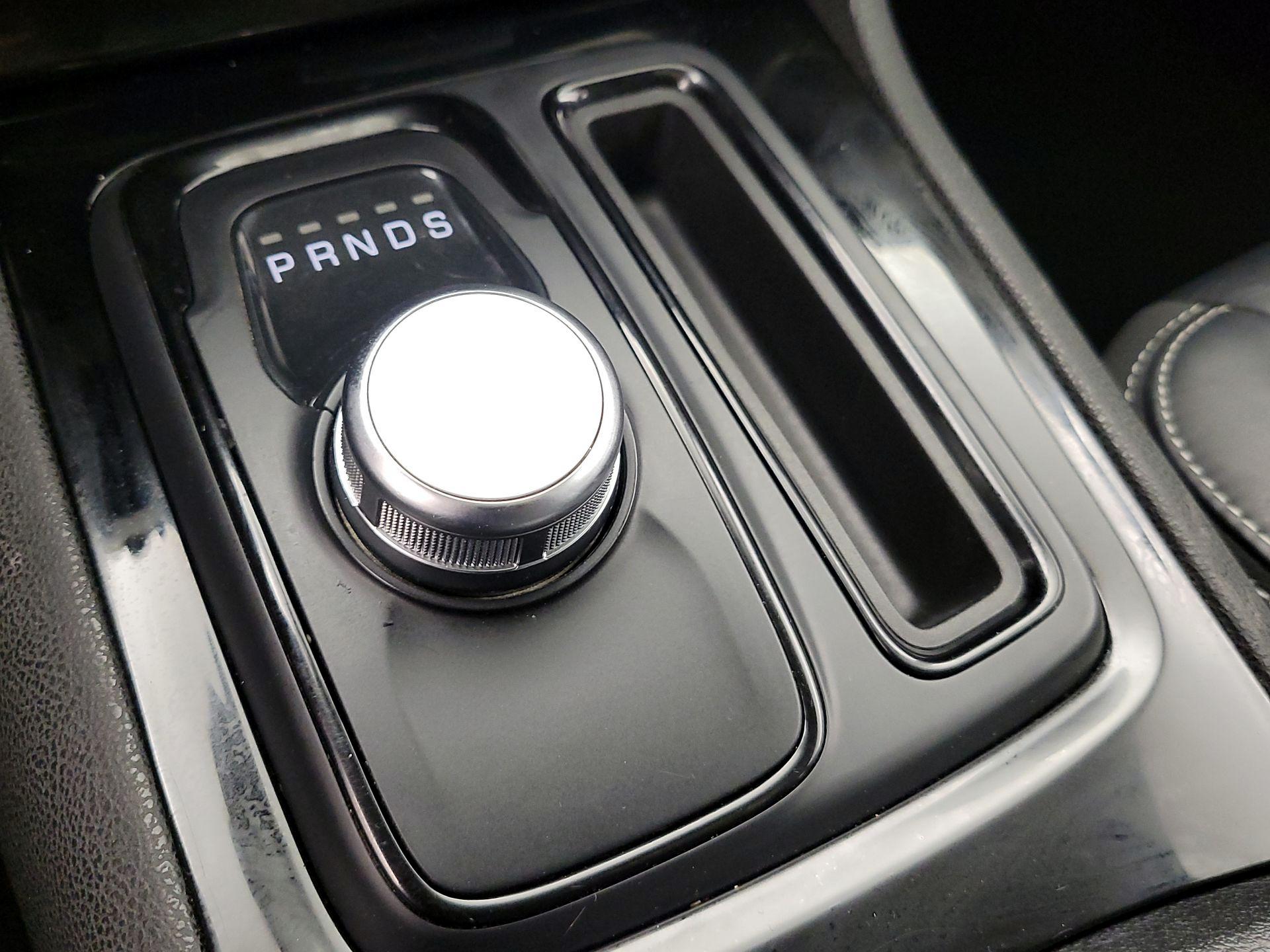 Thumbnail: 2023 Chrysler 300 - 18