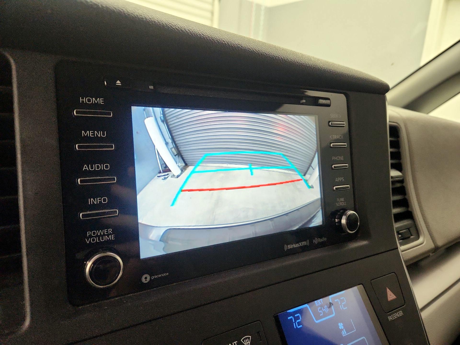 Thumbnail: 2018 Toyota Sienna - 15