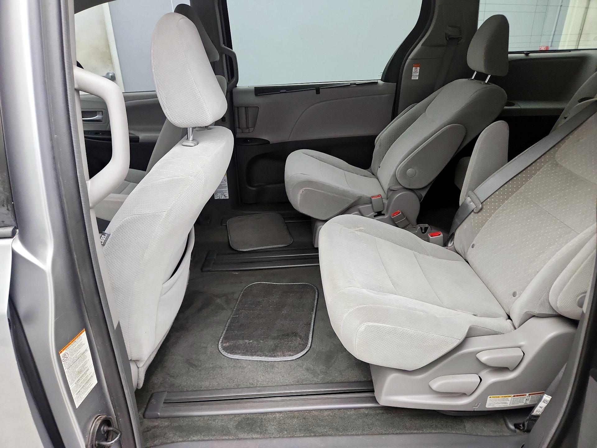 Thumbnail: 2018 Toyota Sienna - 20