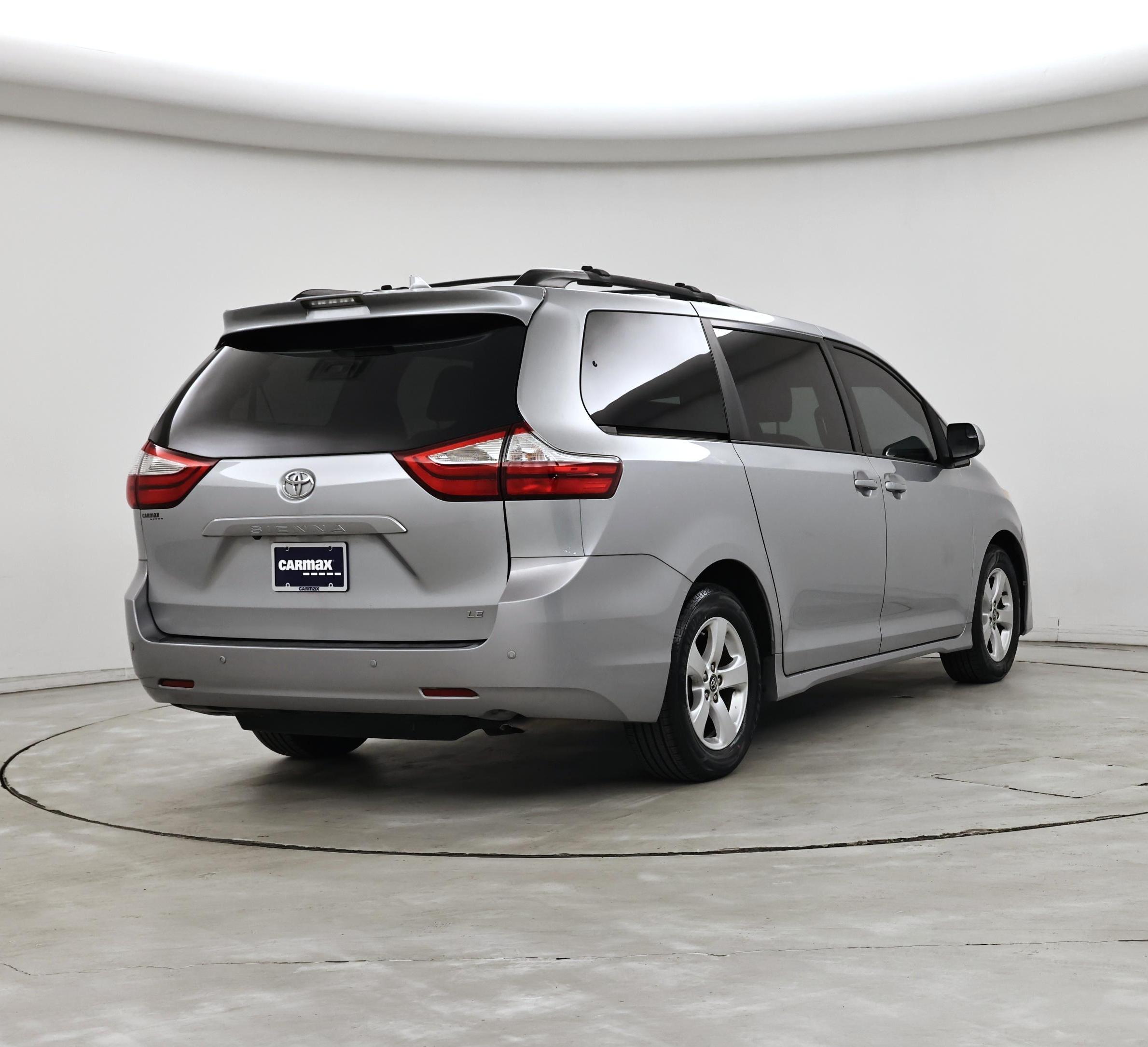 Thumbnail: 2018 Toyota Sienna - 8