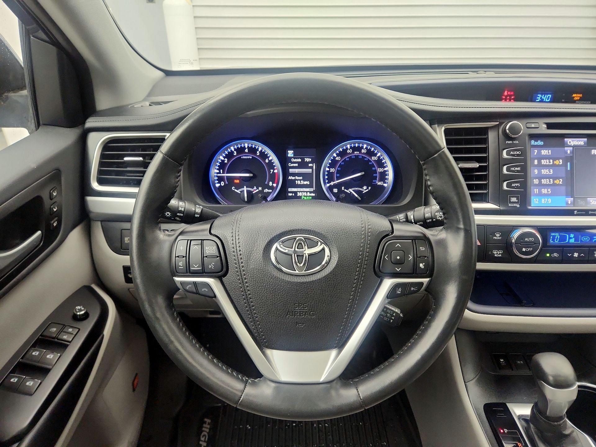 Thumbnail: 2019 Toyota Highlander - 10