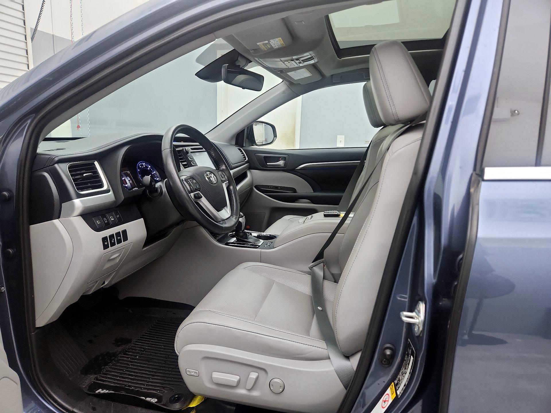Thumbnail: 2019 Toyota Highlander - 11