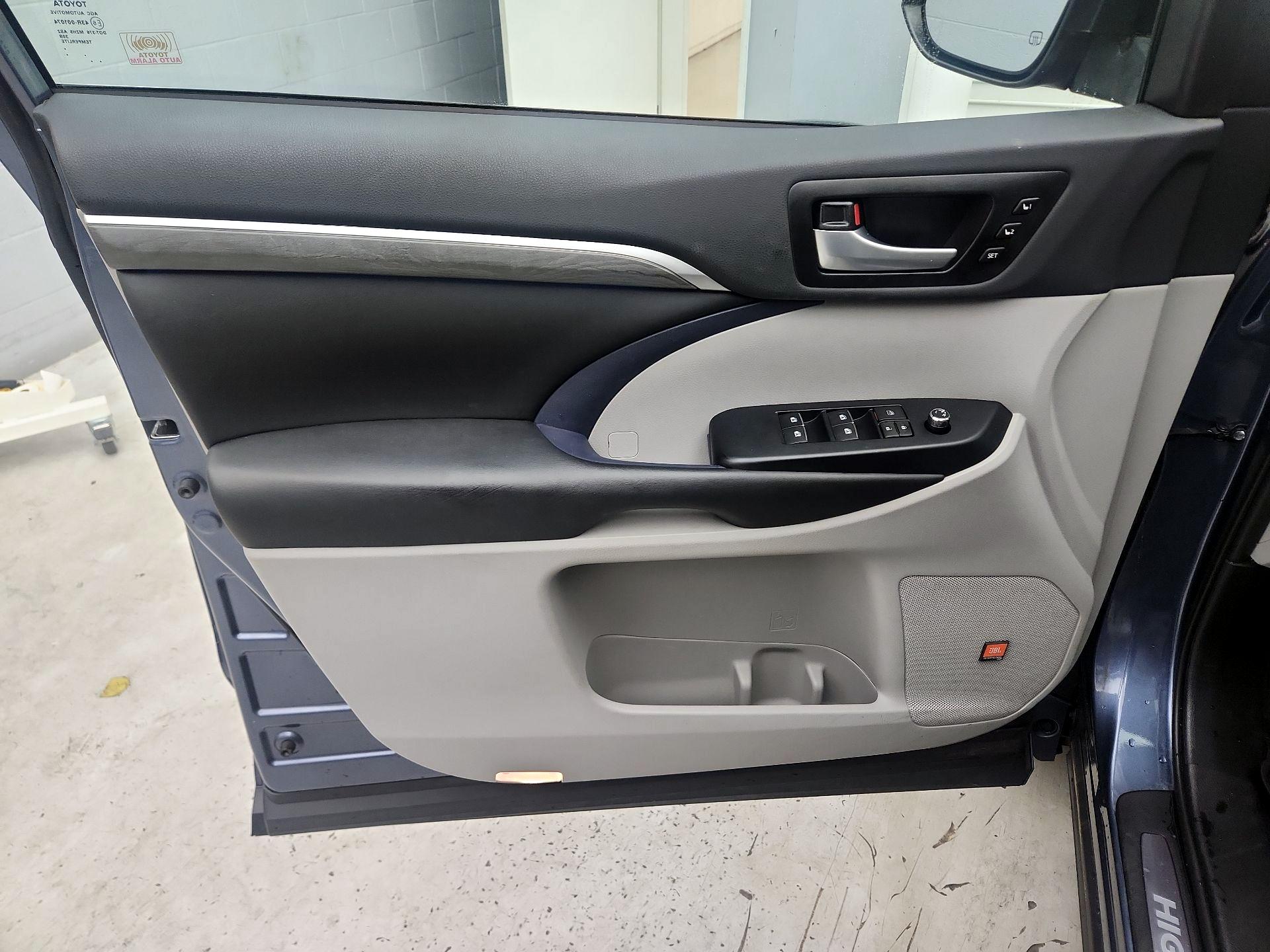 Thumbnail: 2019 Toyota Highlander - 12
