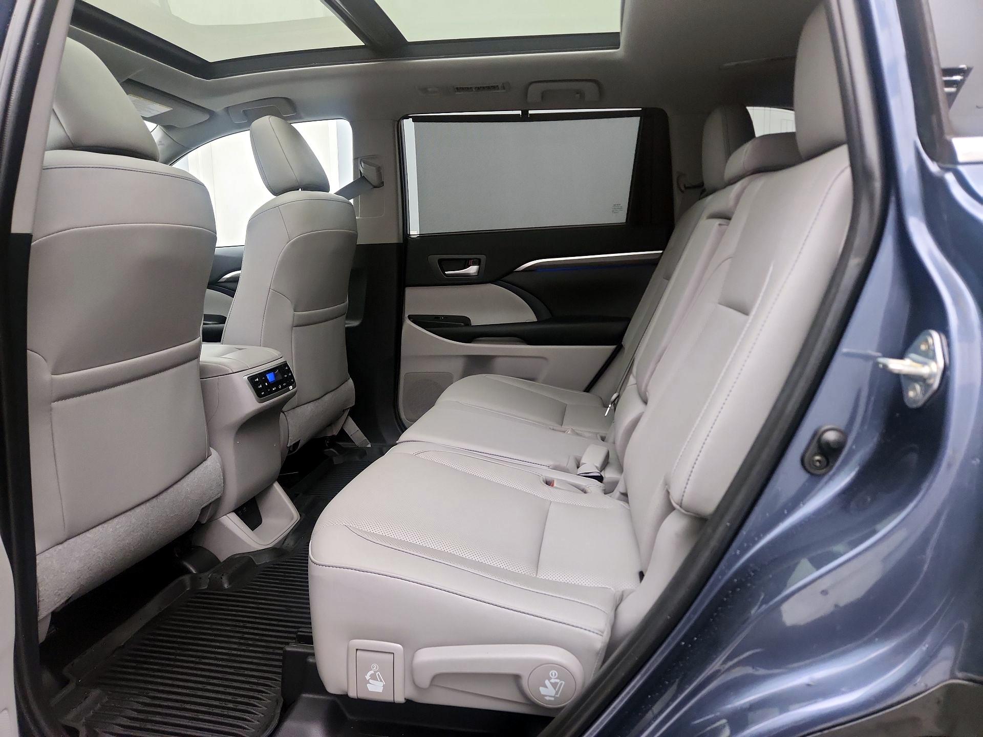 Thumbnail: 2019 Toyota Highlander - 20