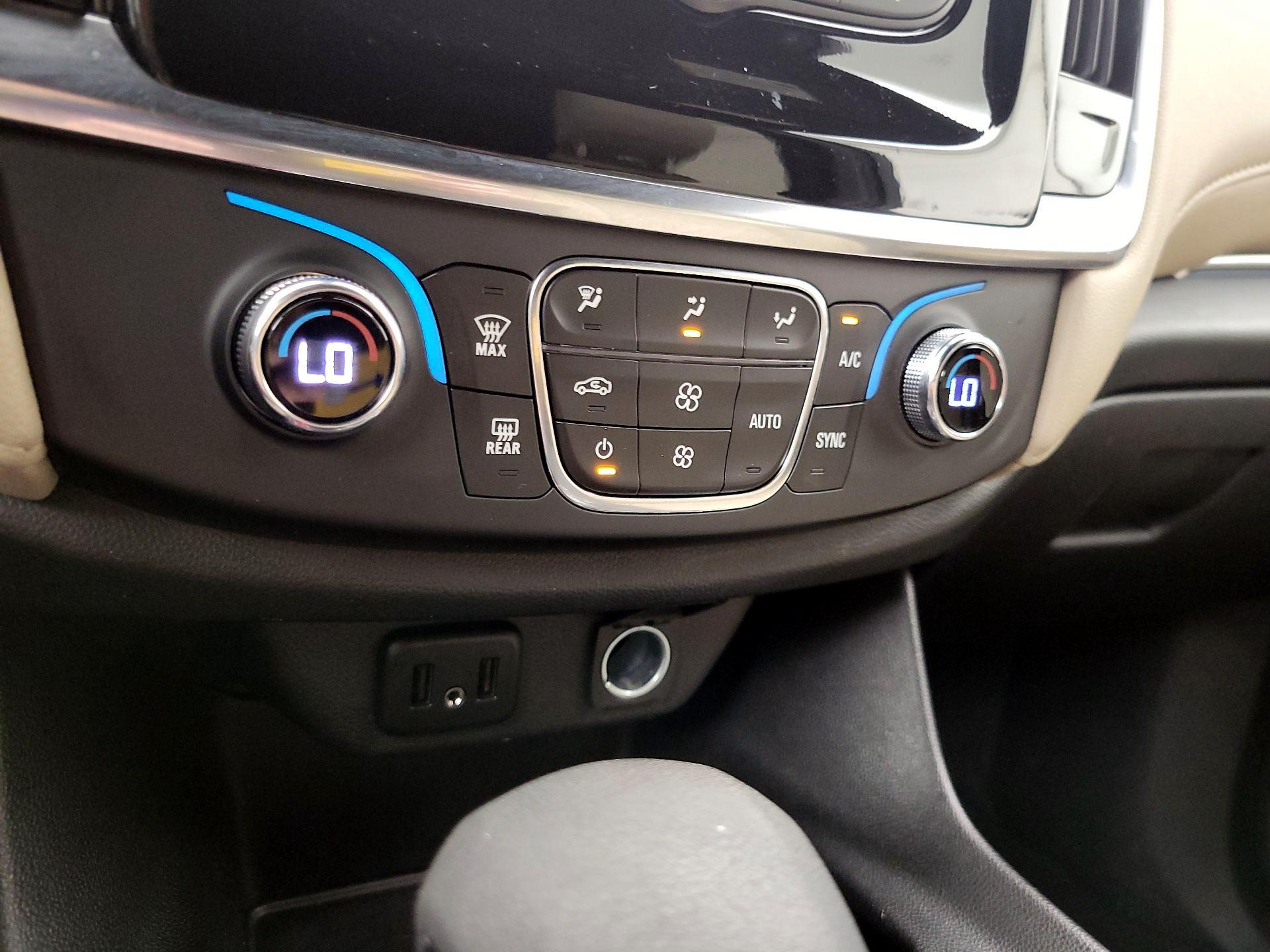 Thumbnail: 2023 Chevrolet Traverse - 16