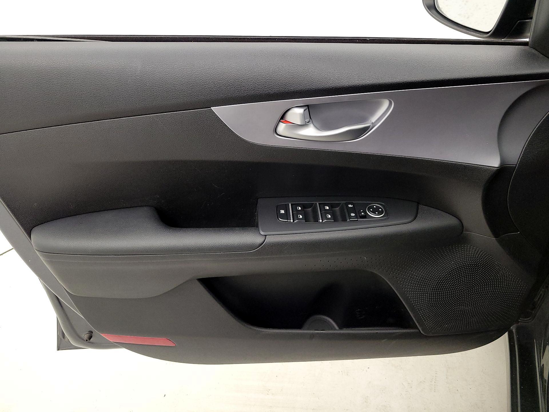 Thumbnail: 2023 Kia Forte - 12