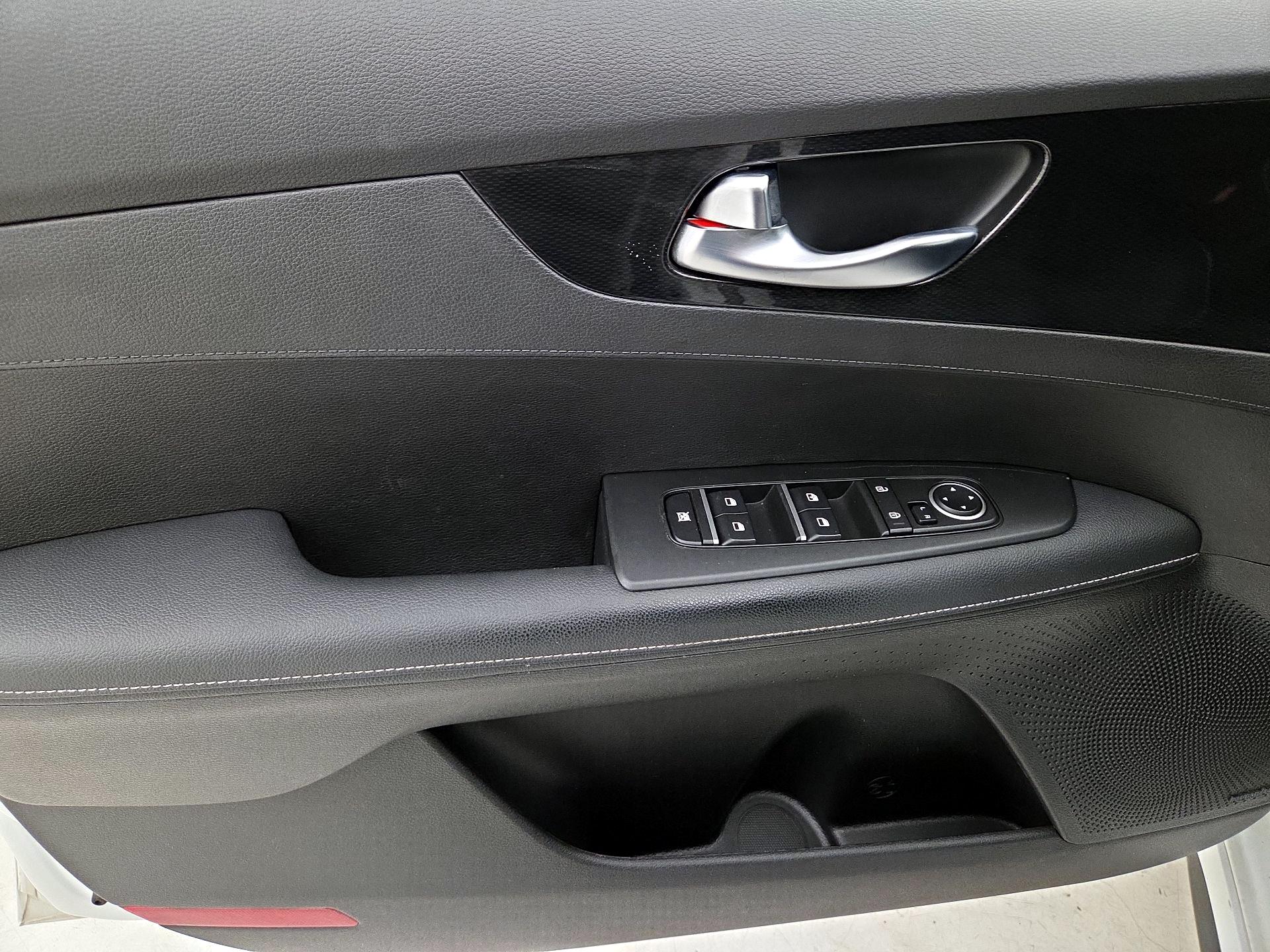 Thumbnail: 2023 Kia Forte - 12