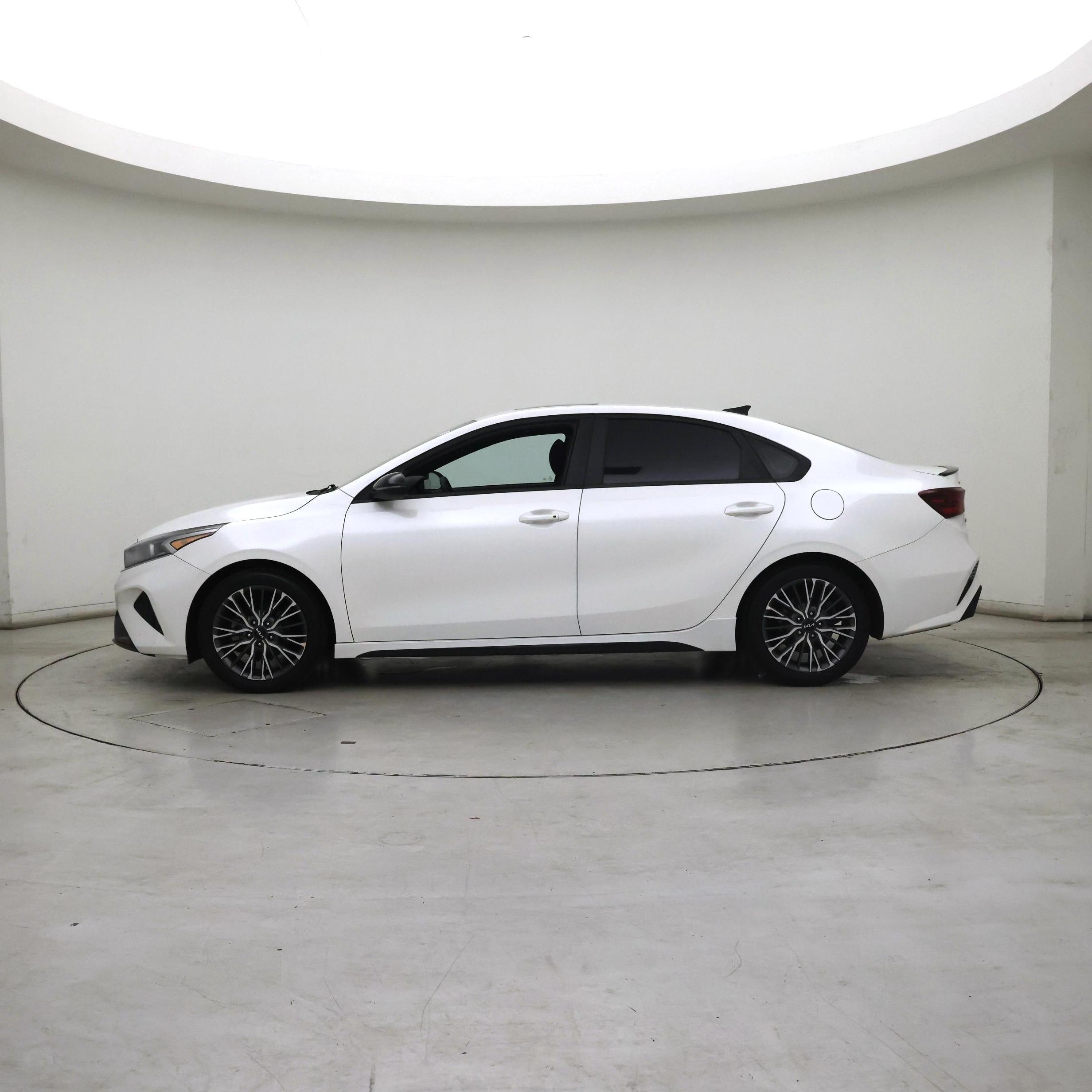 Thumbnail: 2023 Kia Forte - 3