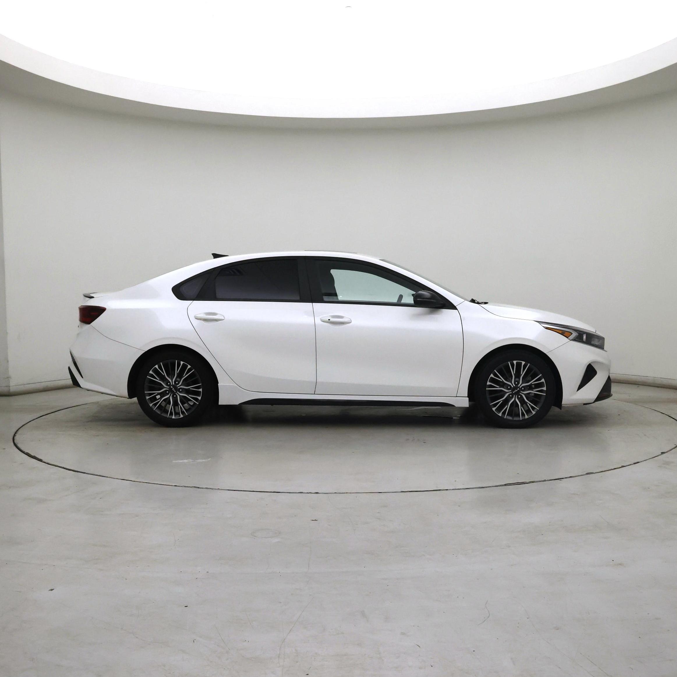 Thumbnail: 2023 Kia Forte - 7