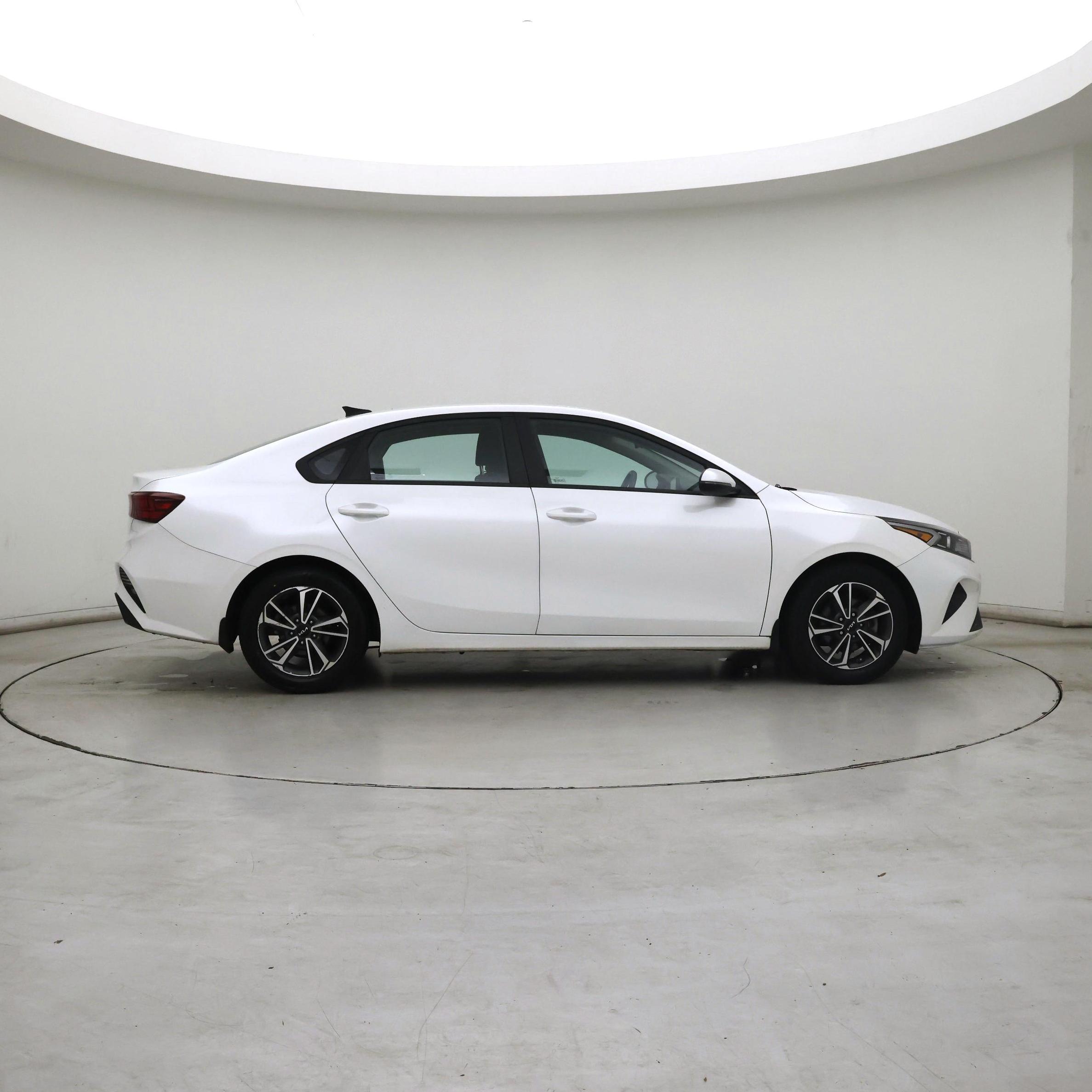 Thumbnail: 2023 Kia Forte - 7