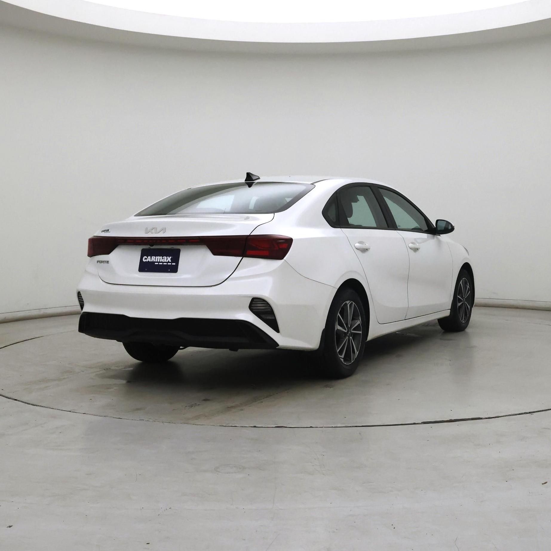 Thumbnail: 2023 Kia Forte - 8