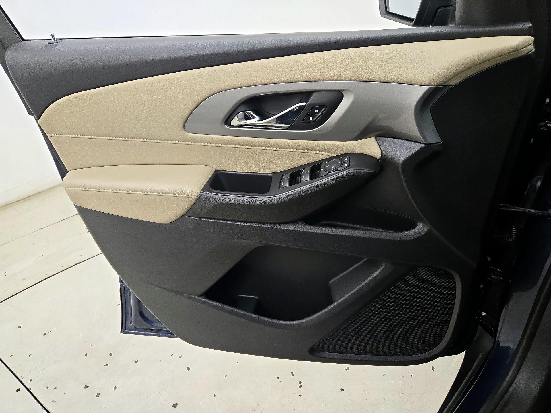 Thumbnail: 2023 Chevrolet Traverse - 12